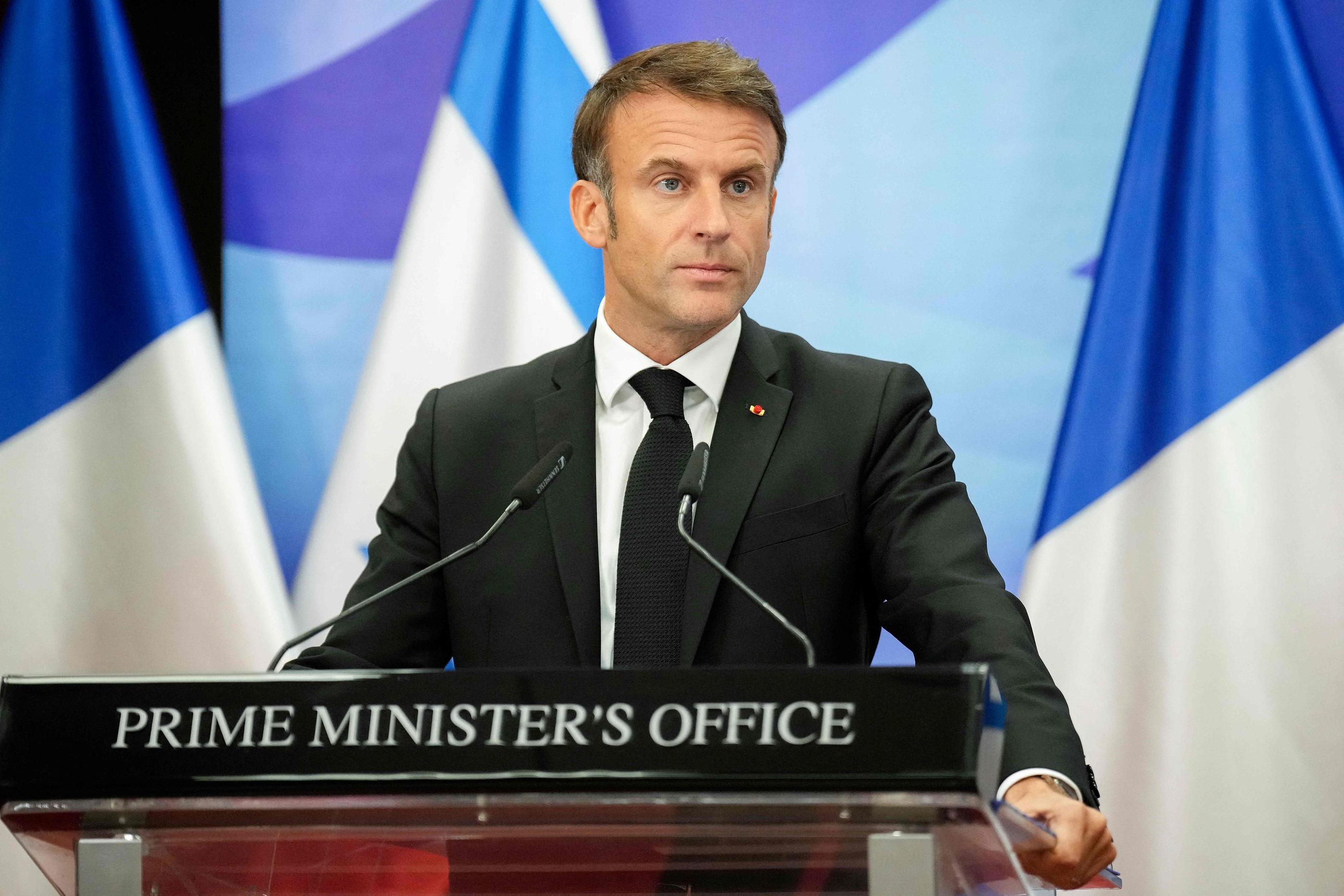 Emmanuel Macron a proposé que la coalition internationale qui lutte contre Daech combatte également le Hamas. AFP/Christophe Ena