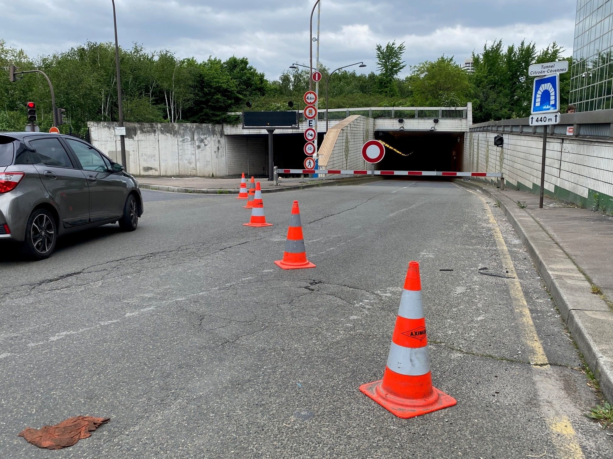Le tunnel Citroën-Cévennes, situé au début de la voie express rive gauche dans le XVe arrondissement, est fermé dans les deux sens de circulation depuis ce vendredi. LP/Benoît Hasse