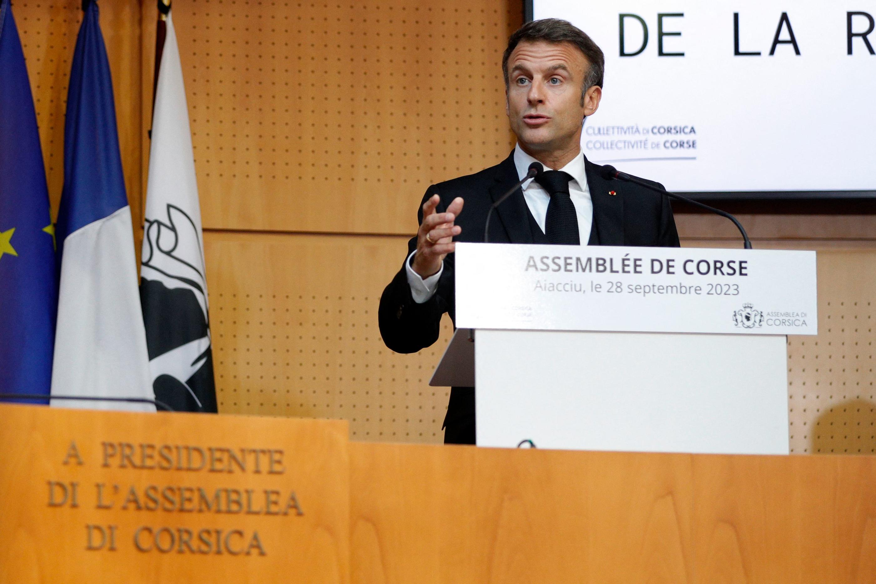 « Ayons l’audace de bâtir une autonomie à la Corse, dans la République », a lancé jeudi Emmanuel Macron dans son discours devant l'Assemblée de Corse à Ajaccio. AFP/pool/Pascal Pochard-Casabianca