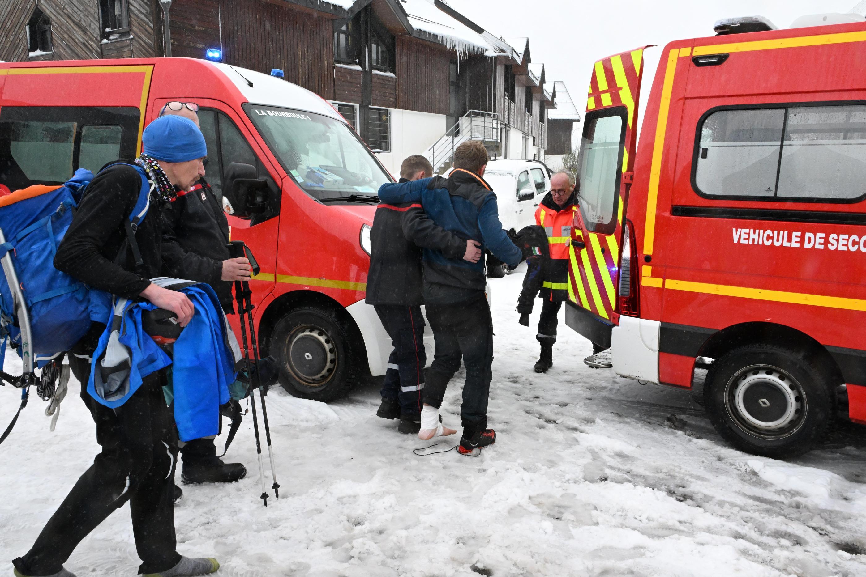 Les secours se sont rapidement mobilisés pour tenter de sauver les randonneurs qui, souhaitant profiter de la neige fraîche tombée ces derniers jours, se sont retrouvés pris dans une avalanche à 1600 m d'altitude. MaxPPP/PhotoPQR/La Montagne/Thierry Nicolas