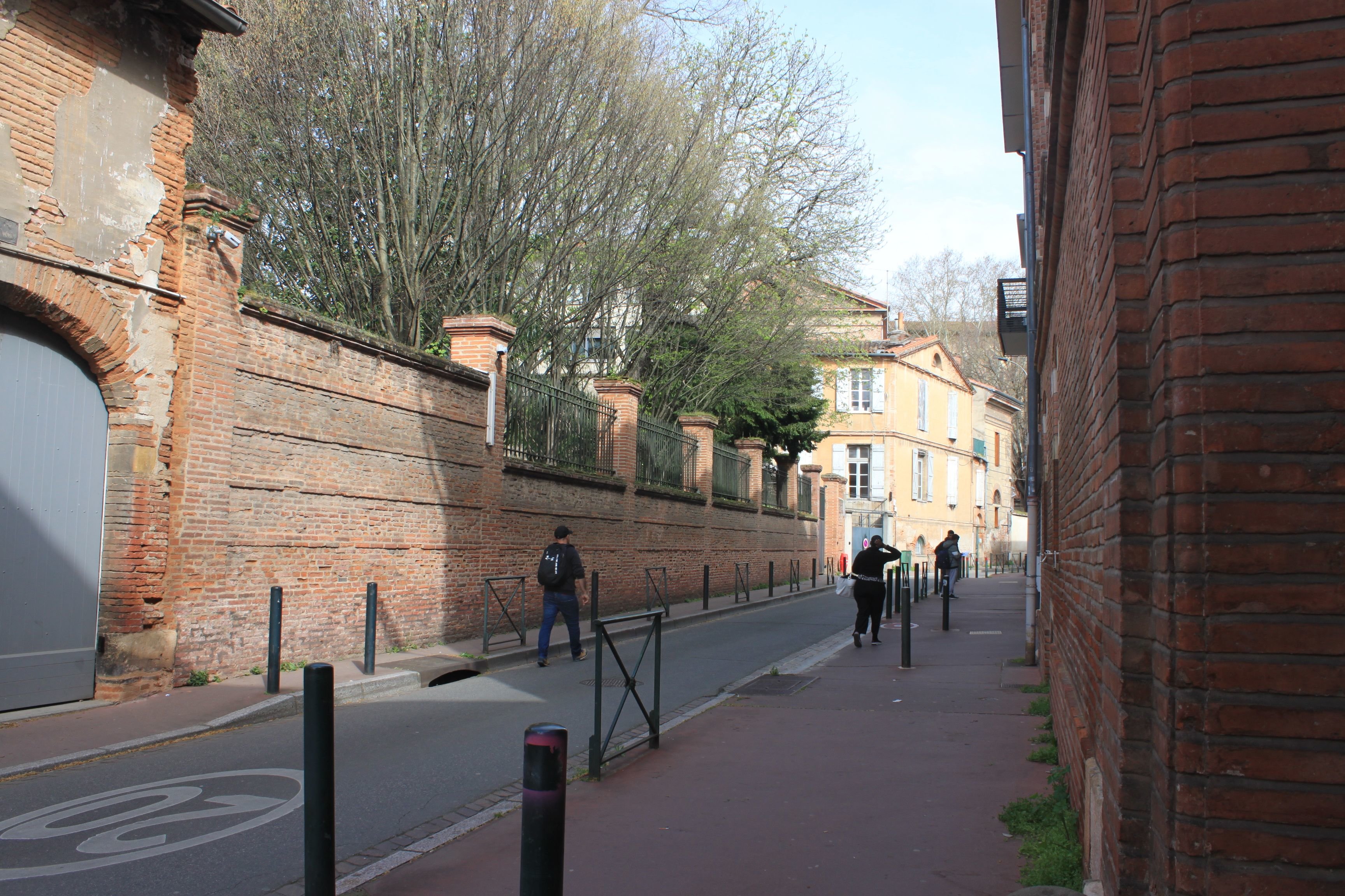 Cette rue parsemée de maisons à chartreuse et d’immeubles cossus, située dans le vieux Toulouse, affiche un m2 au prix de 5 864 euros. LP/Julie Rimbert