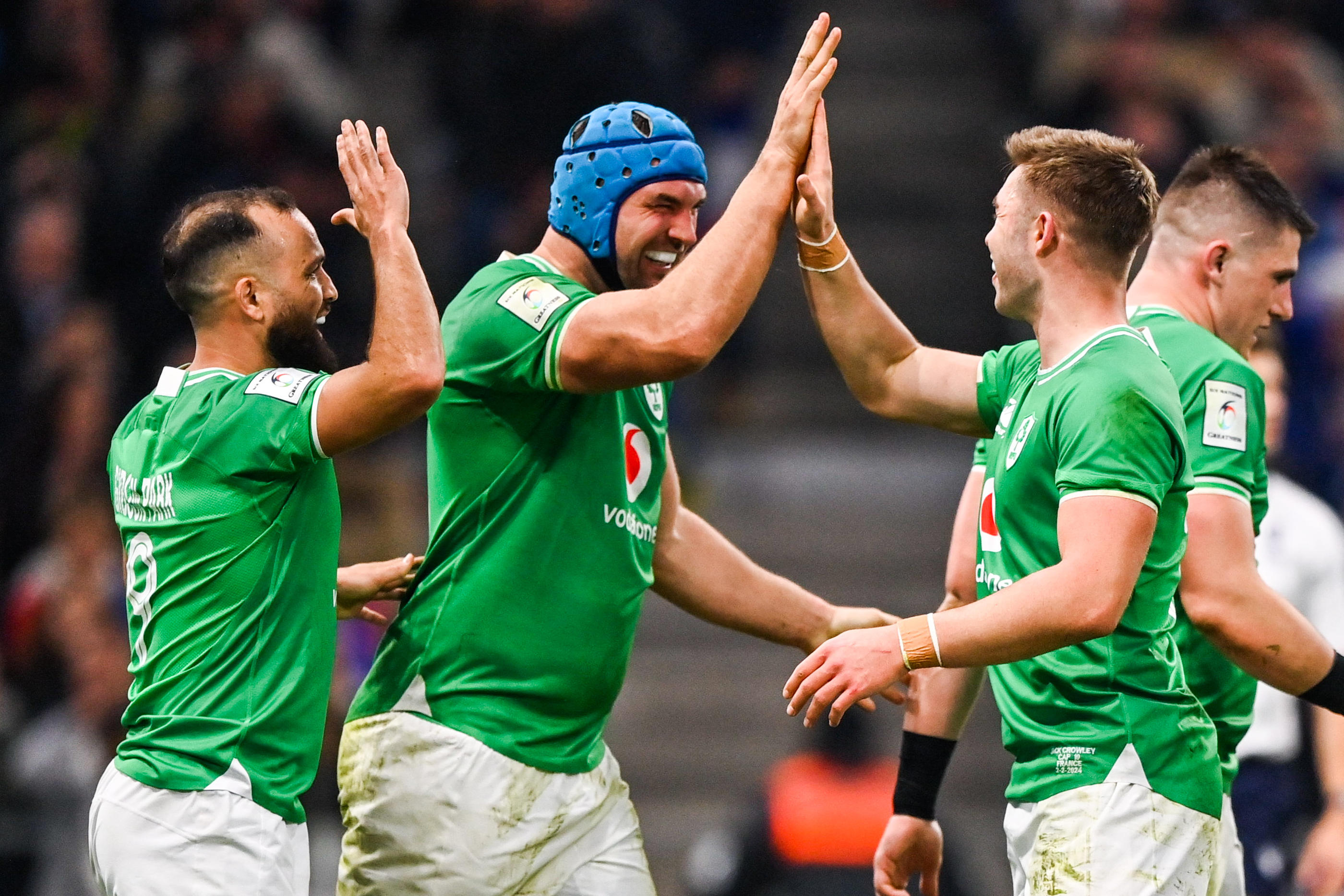 De gauche à droite, Jamison Gibson-Park, Tadhg Beirne, Jack Crowley et Dan Sheehan célèbrent un des essais inscrits face à la France. Les Irlandais sont impressionnants dans ce Tournoi 2024. Icon Sport