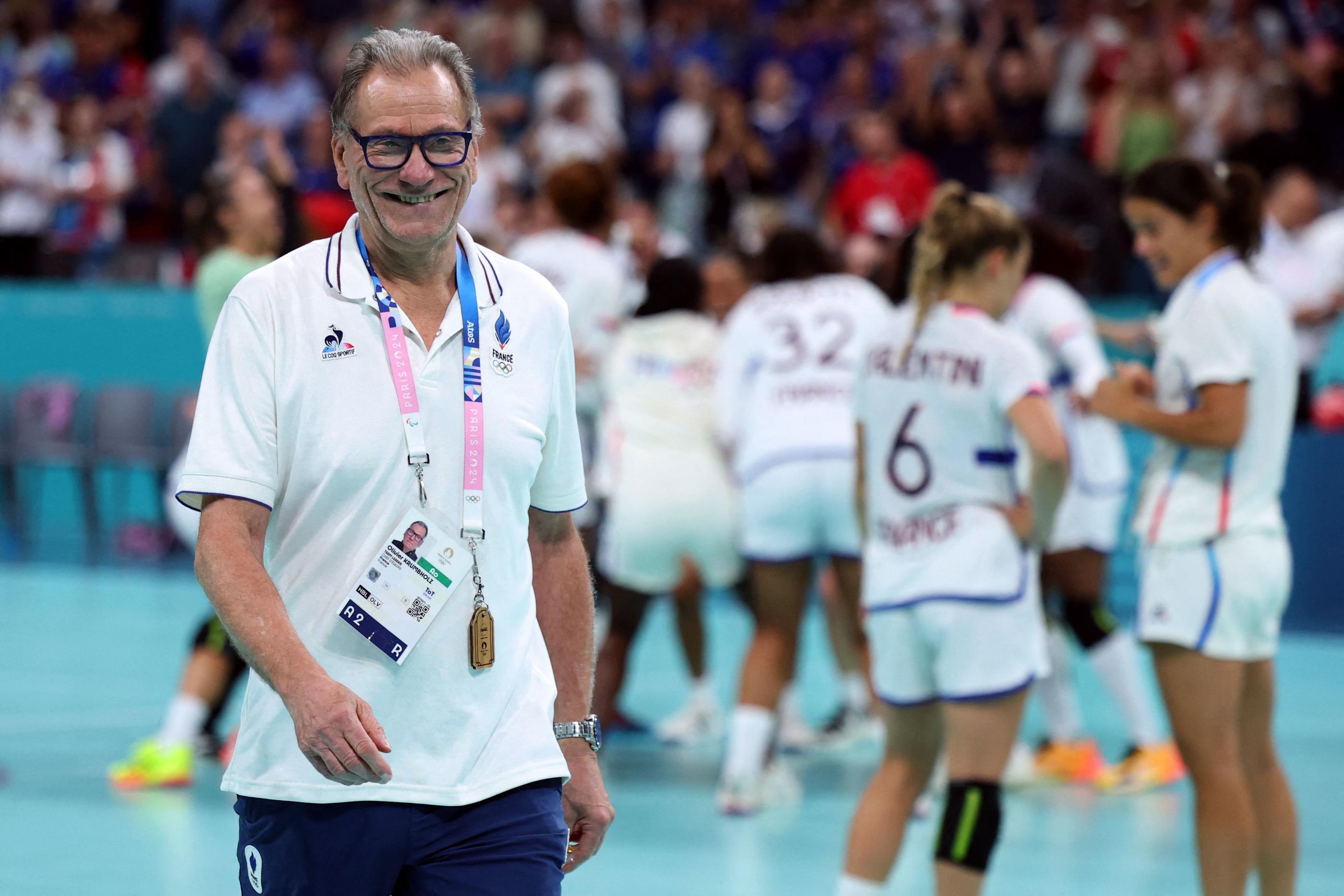 L’équipe de France de handball féminin d’Olivier Krumbholz n’a pas renouvelé l’exploit de Tokyo. À Lille, les Bleues ont largement perdu la finale olympique (29-21) contre la Norvège. AFP/Thomas Coex