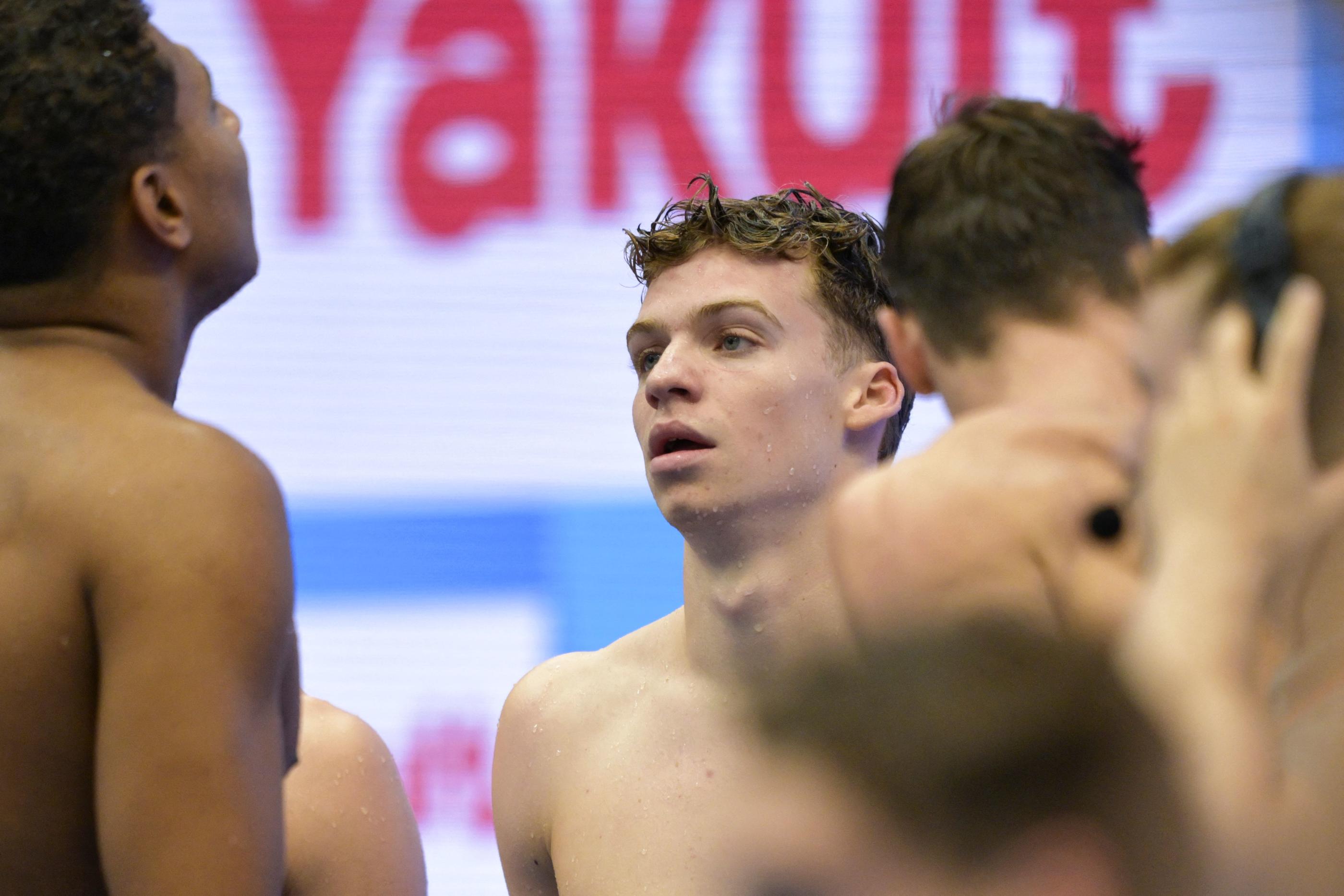 Léon Marchand est évidemment déçu de n'avoir pu décrocher une médaille avec le 4x100m 4 nages pour clôturer ses Mondiaux en or. Mais il est parfaitement lancé pour les Jeux, dans un an à Paris. AFP