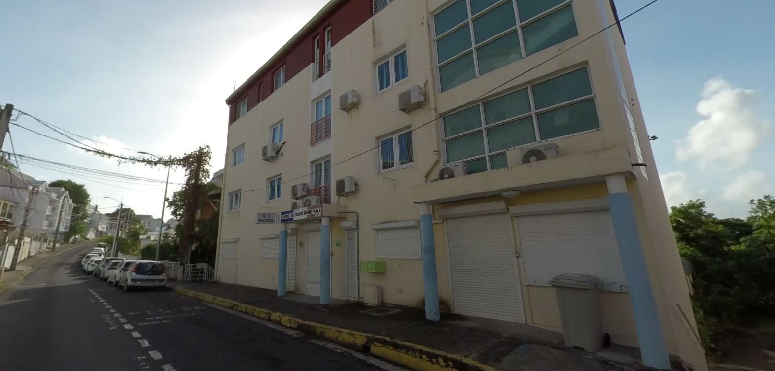 Le Gosier (Guadeloupe). Ce bâtiment abrite la police municipale du Gosier. (illustration) Google street view