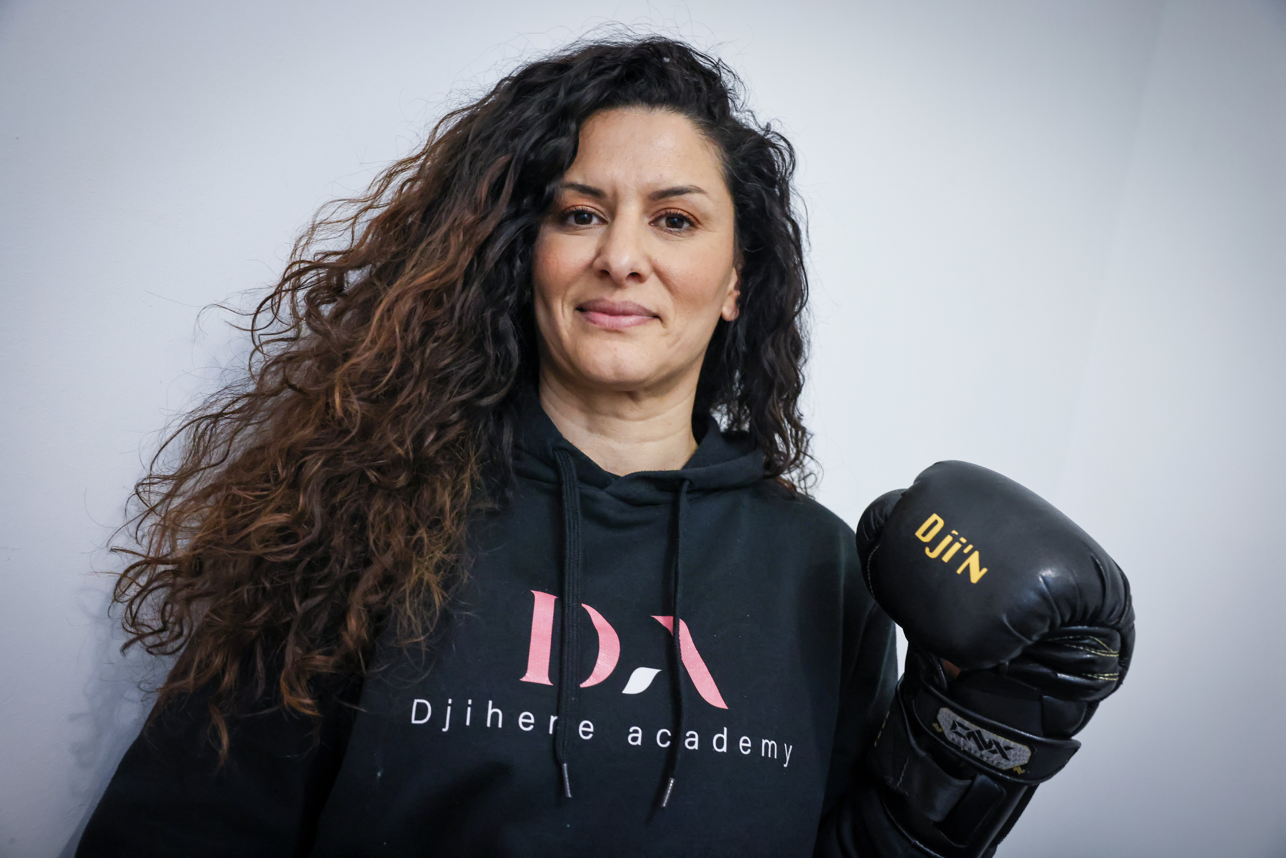 Paris (XVIIe), le 21 mars. Djihene Abdellilah, championne de MMA, aide les femmes victimes de violences conjugales à se reconstruire. LP/Fred Dugit