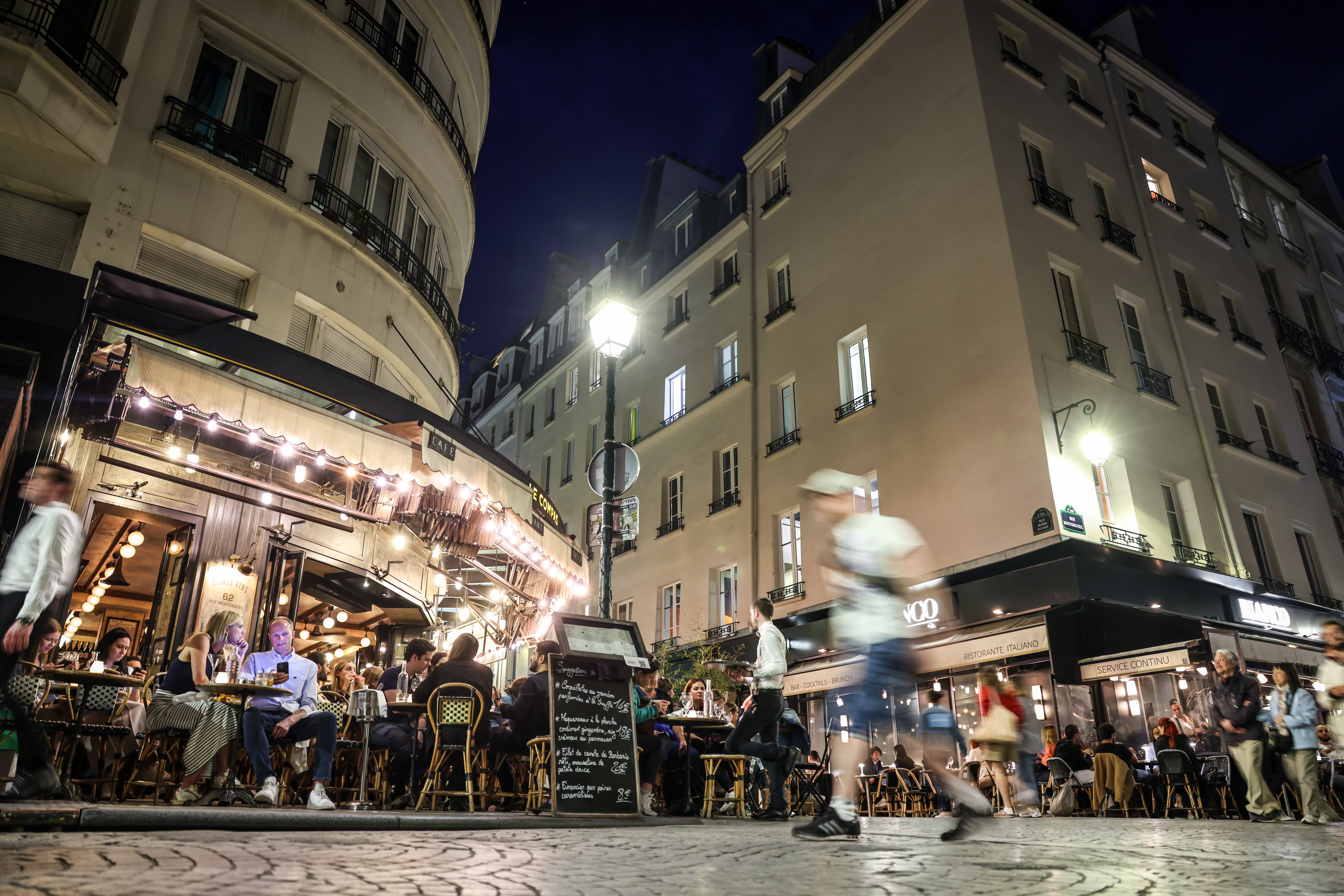 Paris. Les bars seront autorisés à rester ouverts toute la nuit les jours de cérémonie d'ouverture et de clôture des JOP de Paris. (Illustration) LP / Fred Dugit