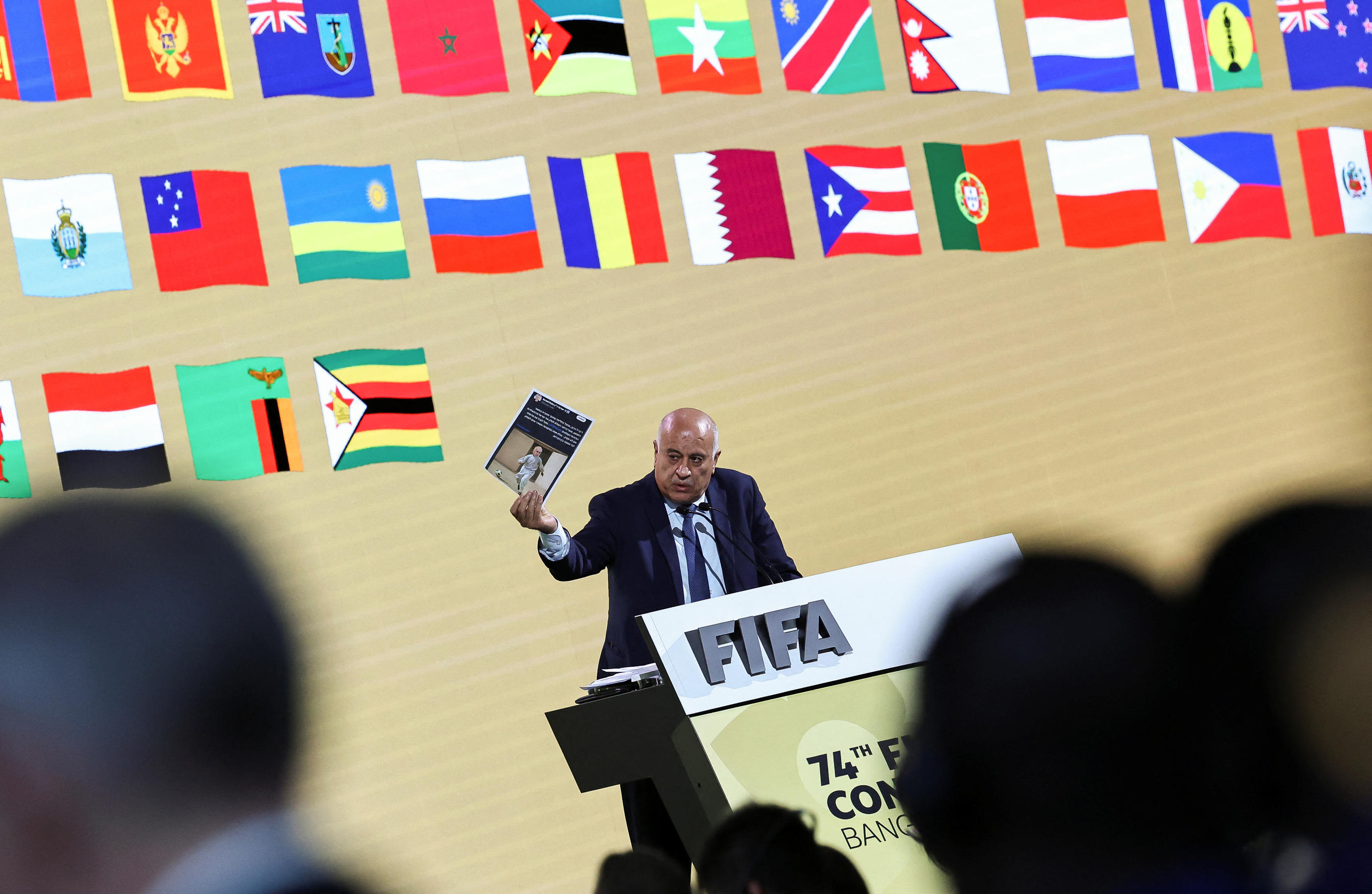 Jibril Rajoub, président de la Fédération palestinienne de football lors du congrès de la Fifa à Bangkok. REUTERS/Athit Perawongmetha