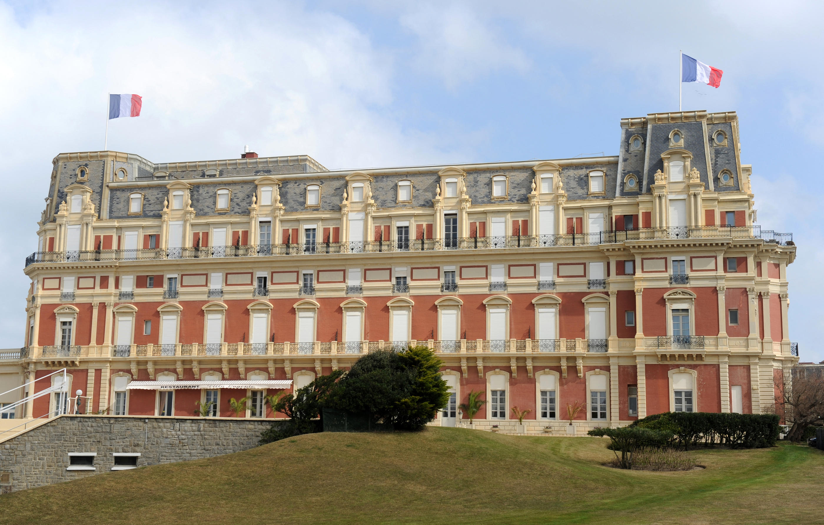 Une enquête préliminaire a été ouverte par le parquet de Bayonne pour « agression sexuelle et violences » pour essayer de comprendre ce qu'il s'est passé le 2 décembre dans les cuisines de l’Hôtel du Palais de Biarritz (Pyrénées-Atlantiques). AFP/Gaizka Iroz