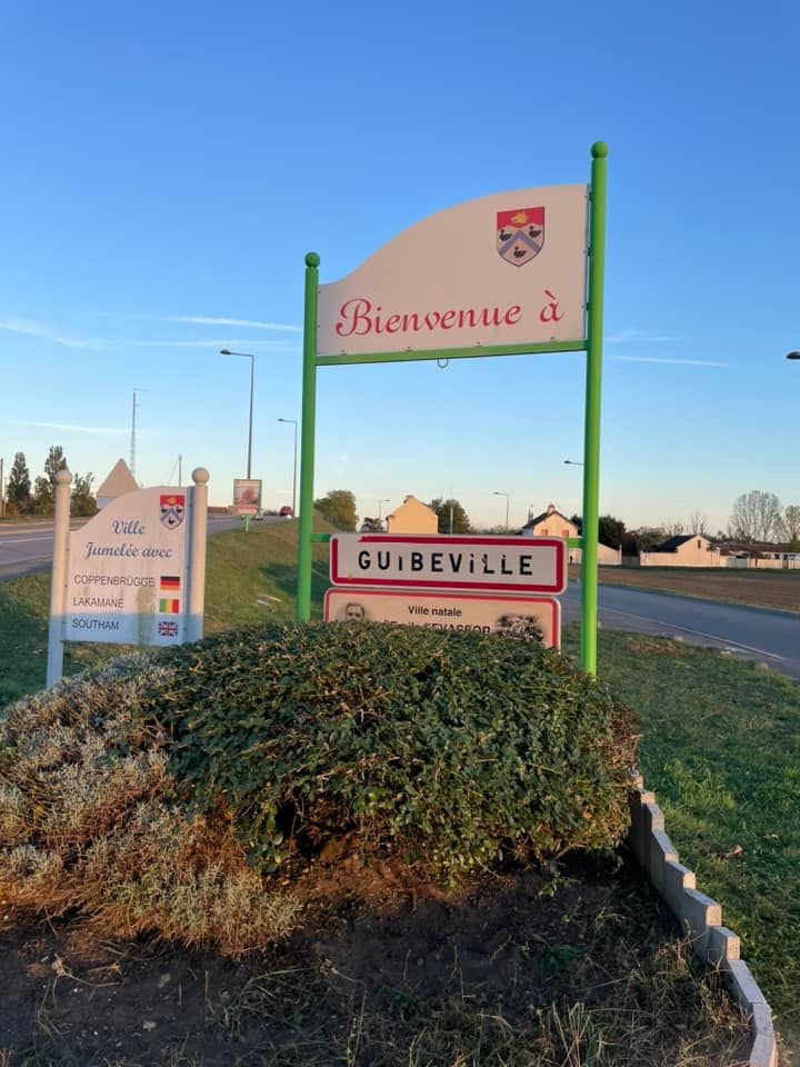 Marolles-en-Hurepoix, octobre 2023. Non, ce n'est pas un mirage : c'est bien le panneau de Guibeville qui a été installé à l'entrée de Marolles-en-Hurepoix. DR