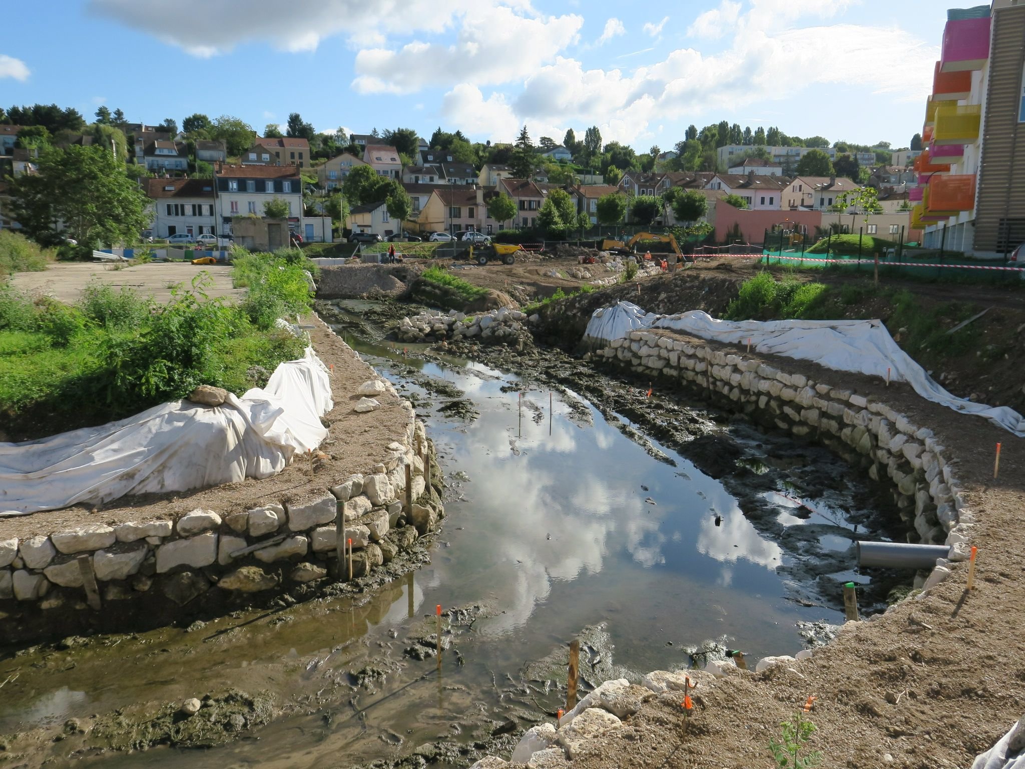 Les berges de l'Essonne sont en cours de restauration dans le quartier de la Papeterie à Corbeil-Essonnes, un énorme chantier à 2,5 millions d'euros. LP/S.M.