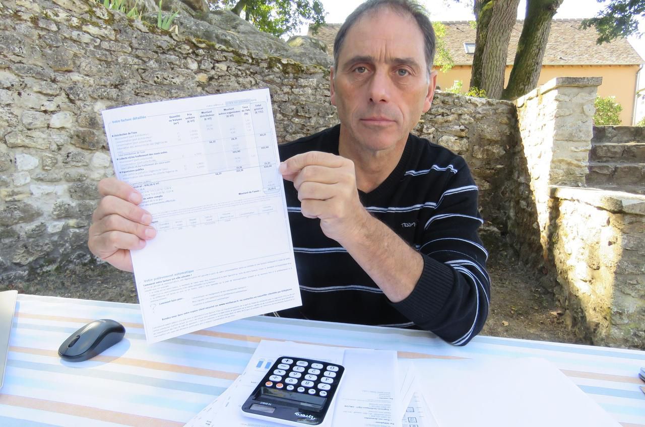 <b></b> Buthiers, 12 septembre. Bruno Cabaret déplore les sommes exorbitantes demandées dans ses factures d’eau : 420 € pour 37 m3 d’eau par exemple.