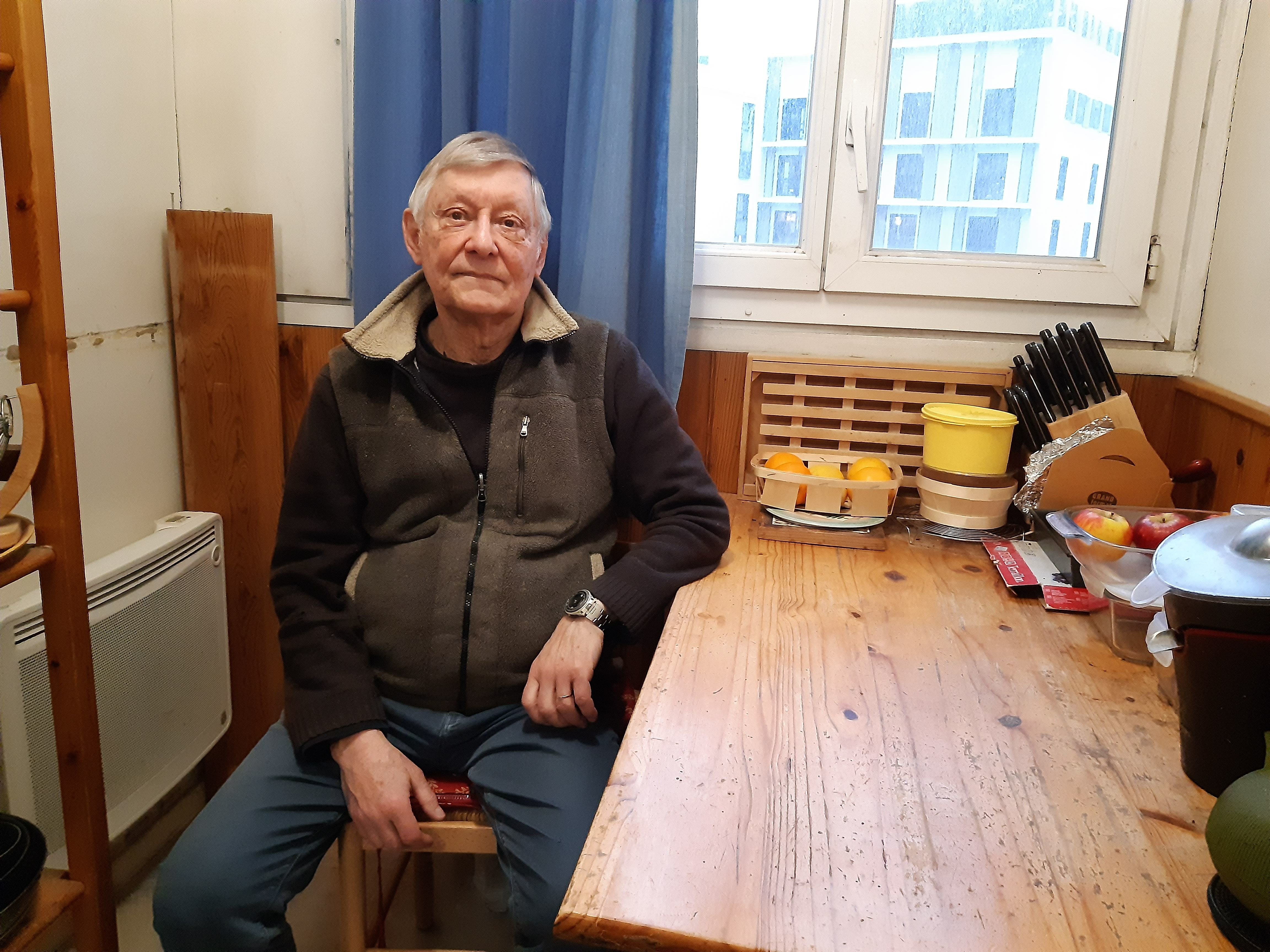 Les Lilas (Seine-Saint-Denis), le 26 janvier. Certains locataires, comme Jacques, 82 ans, n'ont plus les moyens de se chauffer correctement. LP/E.M.