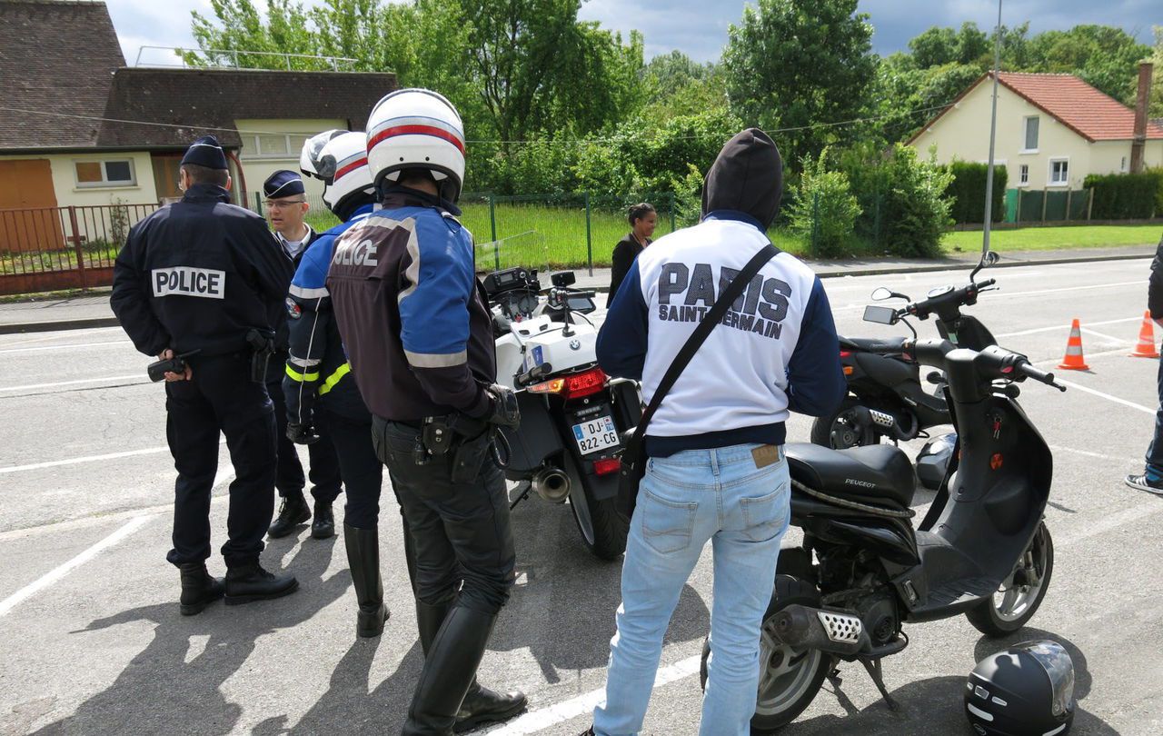 <b></b> Illustration. Plusieurs actions sont lancées pour endiguer le phénomène des rodéos à scooter à Sénart : confiscation systématique du deux-roues, PV blanc dès qu’un rodéo est constaté, opérations d’envergure avec motards et appui aérien... 