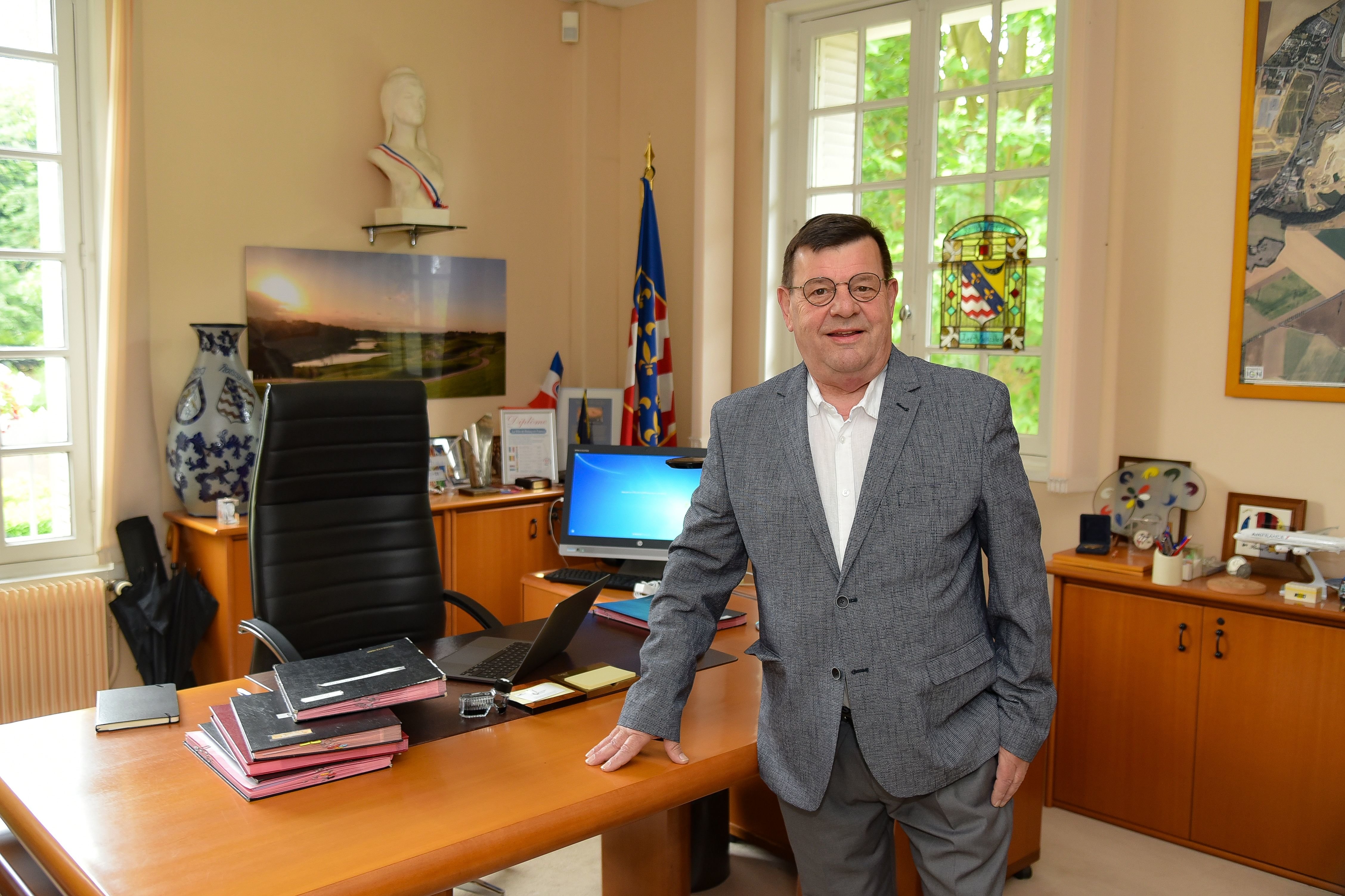 Le maire de Roissy, Michel Thomas, est décédé ce mardi dans un accident de la route. Mairie de Roissy-en-France.
