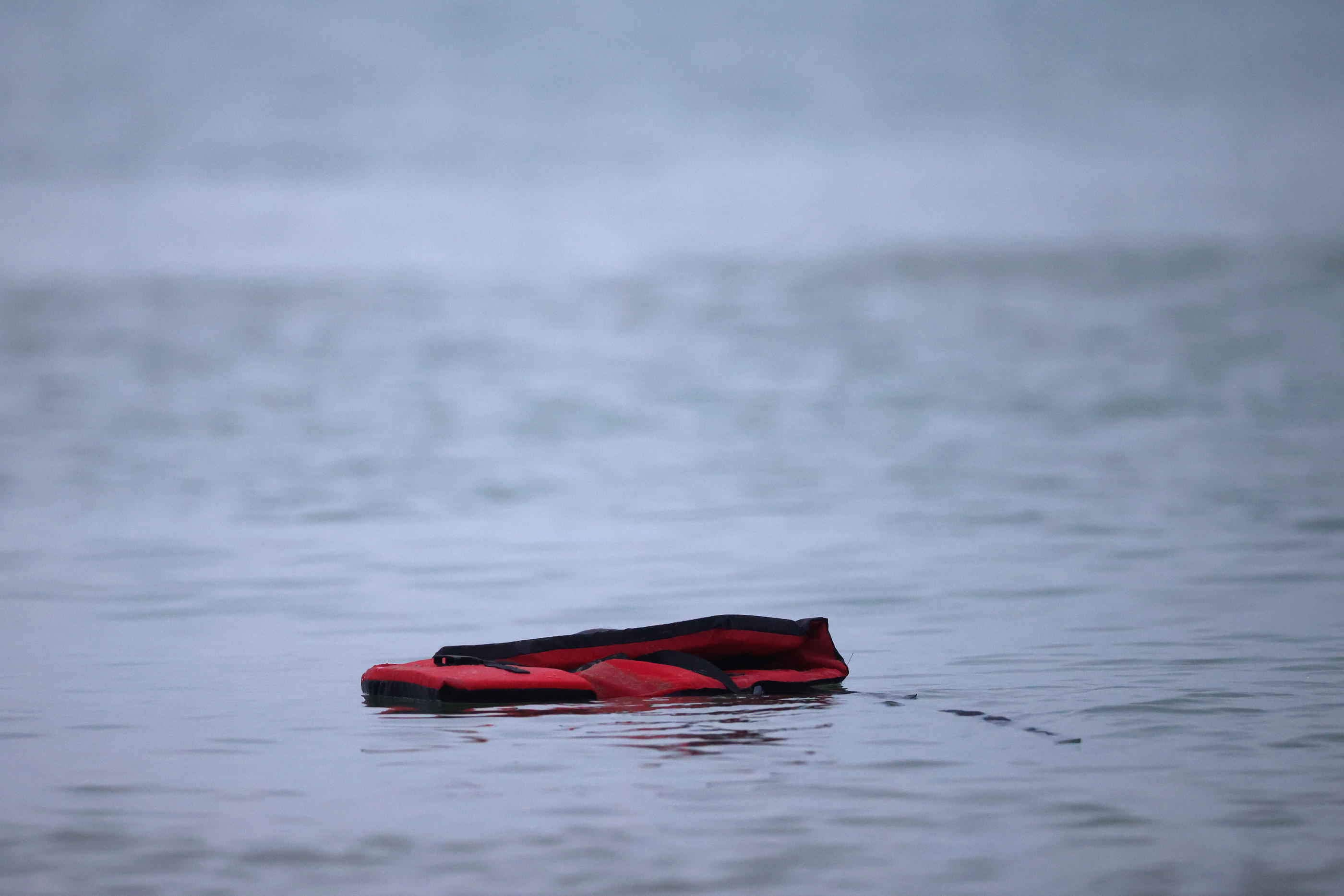 Les victimes avaient embarqué à bord d’un canot pneumatique type «long boat» d’environ 10 m à Loon-Plage (Nord), entre Dunkerque et Calais. REUTERS/Gonzalo Fuentes