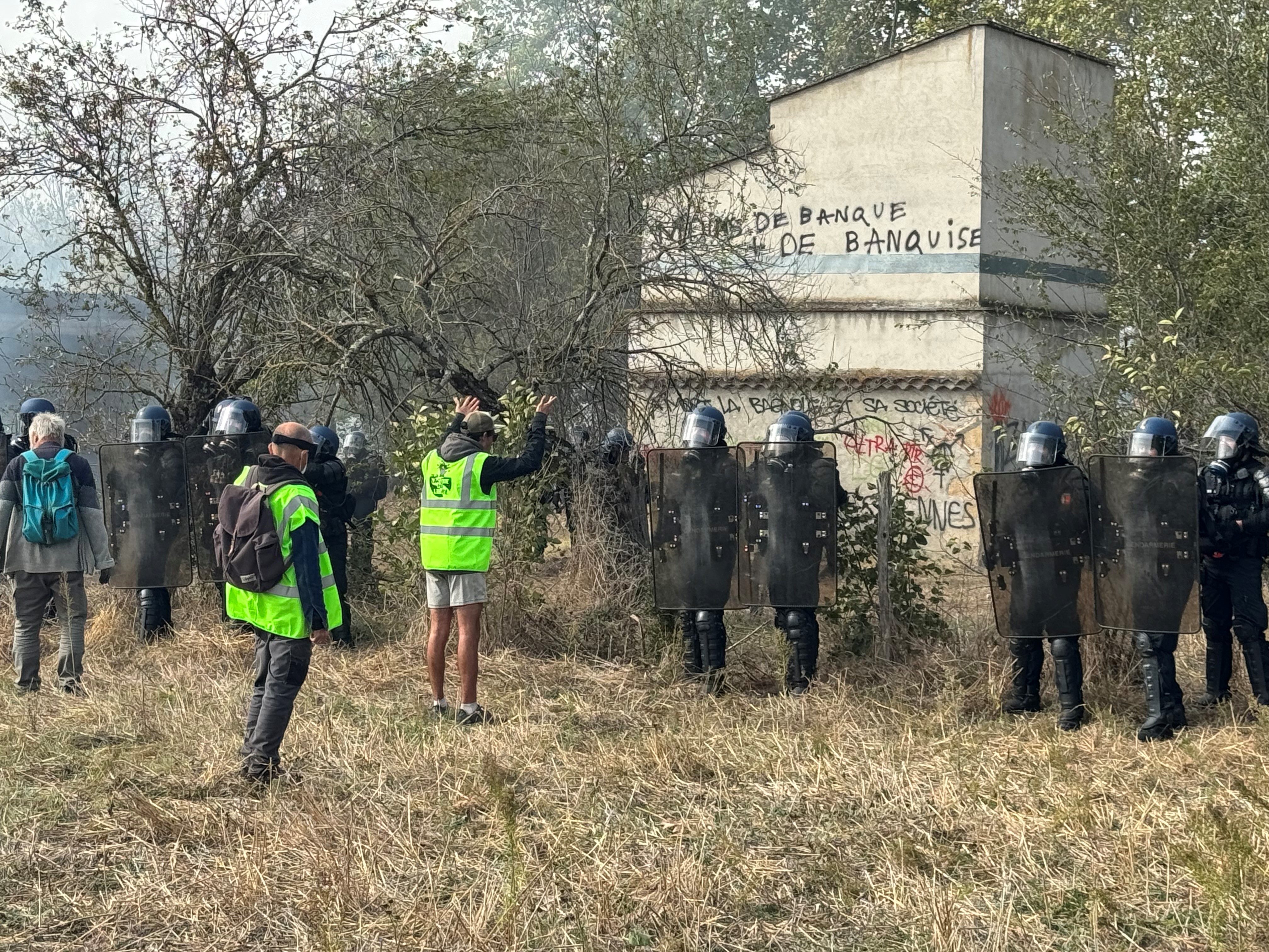 Les forces de l'ordre sont intervenues ce dimanche sur la ZAD en cours d'installation des opposants à l'A69. LE PARISIEN / AYMERIC RENOU