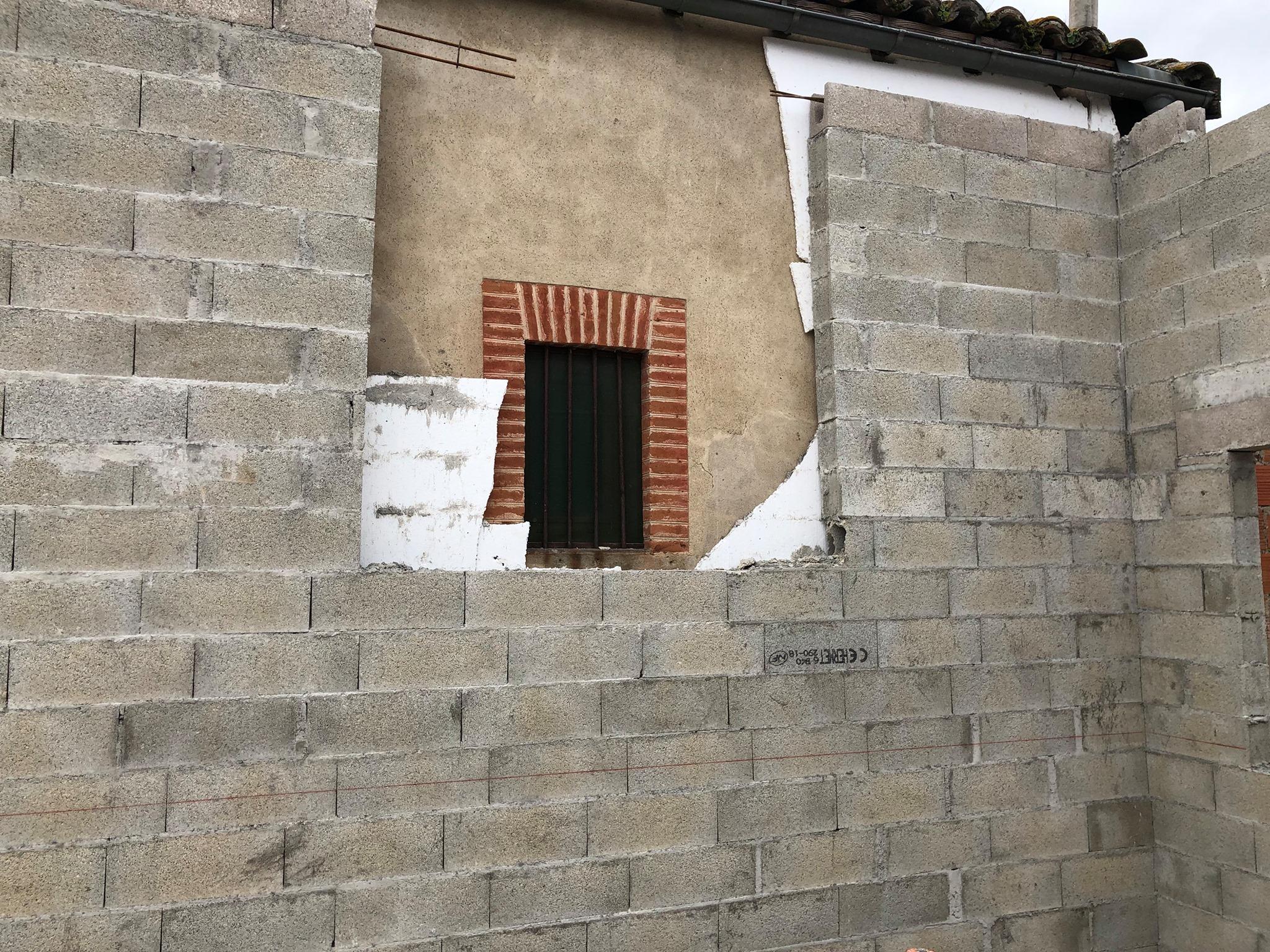 Son voisin a construit les murs d’un garage à quelques centimètres de ses fenêtres... bien que cela relève du droit privé, la mairie de Toulouse va demander un droit de visite du chantier. DR