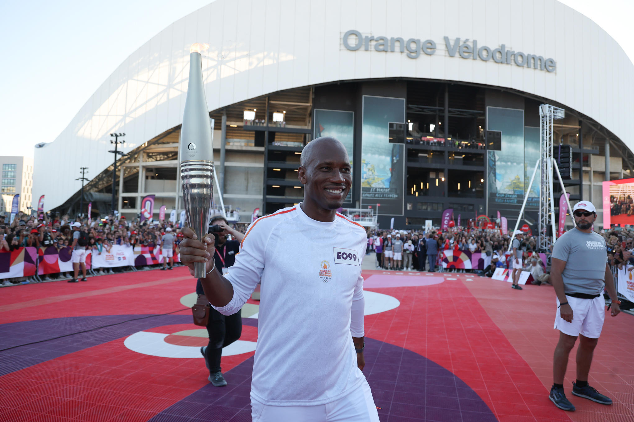 Didier Drogba était le dernier relayeur de la flamme olympique au lendemain de son arrivée à Marseille. Johnny Fidelin/Icon Sport