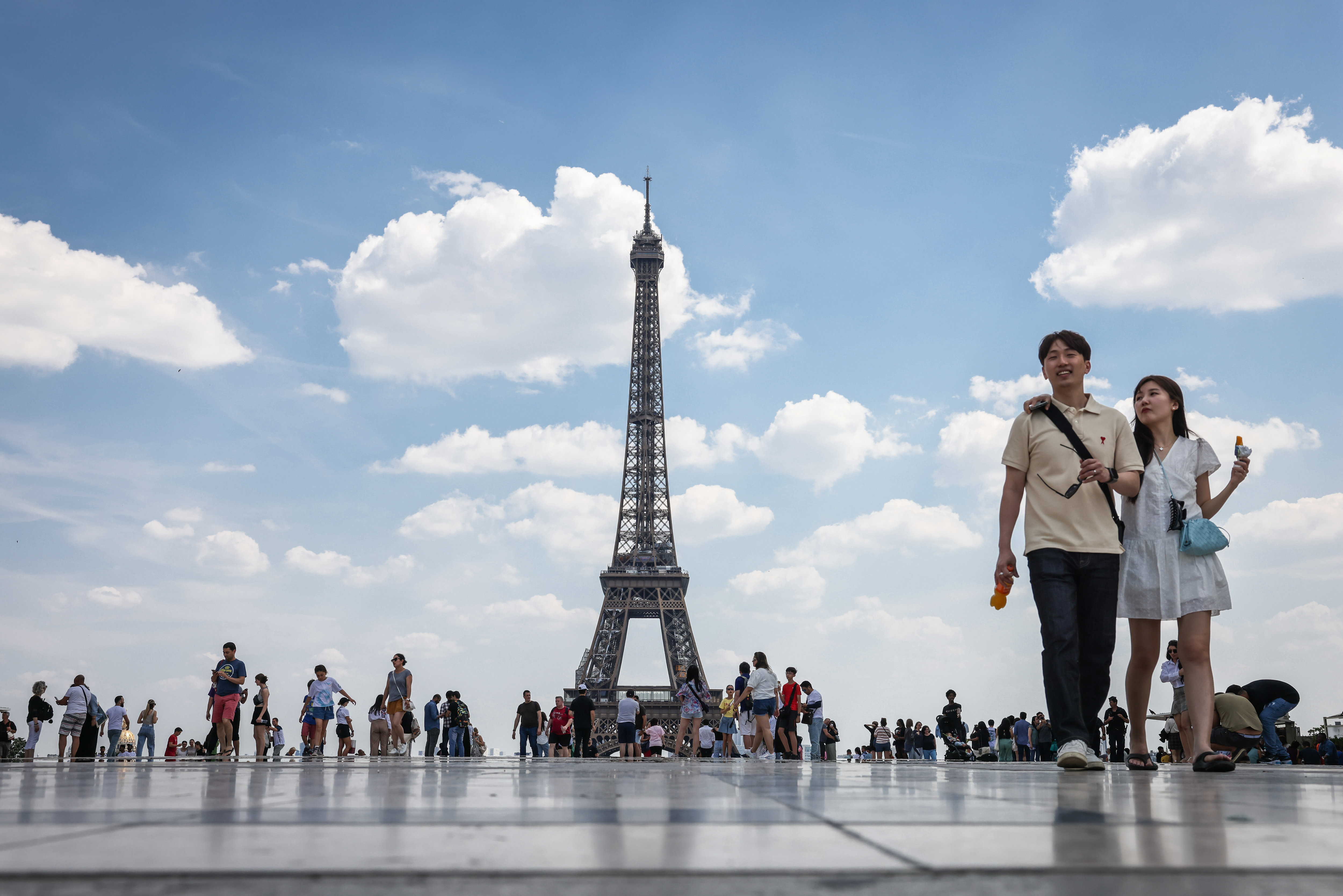 Paris (XVIe), en juin 2023. Sans surprise, Paris se classe en tête des villes où la taxe de séjour rapporte le plus, avec plus de 112 millions d’euros perçus en 2022. LP/Fred Dugit