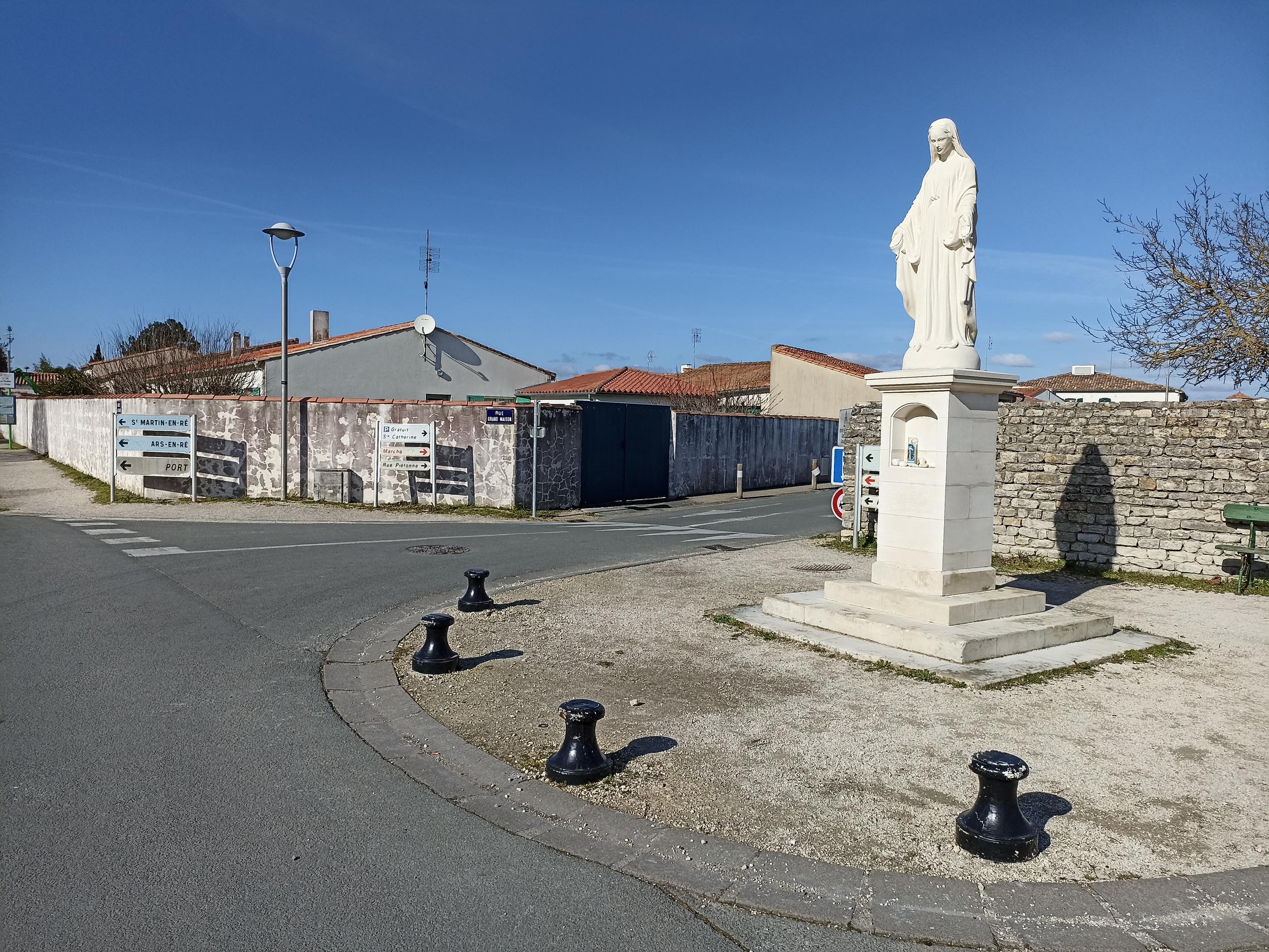 La Vierge sera réinstallée, sans doute fin janvier, de l'autre côté du mur situé derrière son ancien emplacement. ©Julien Fleury/Radio France/Maxppp