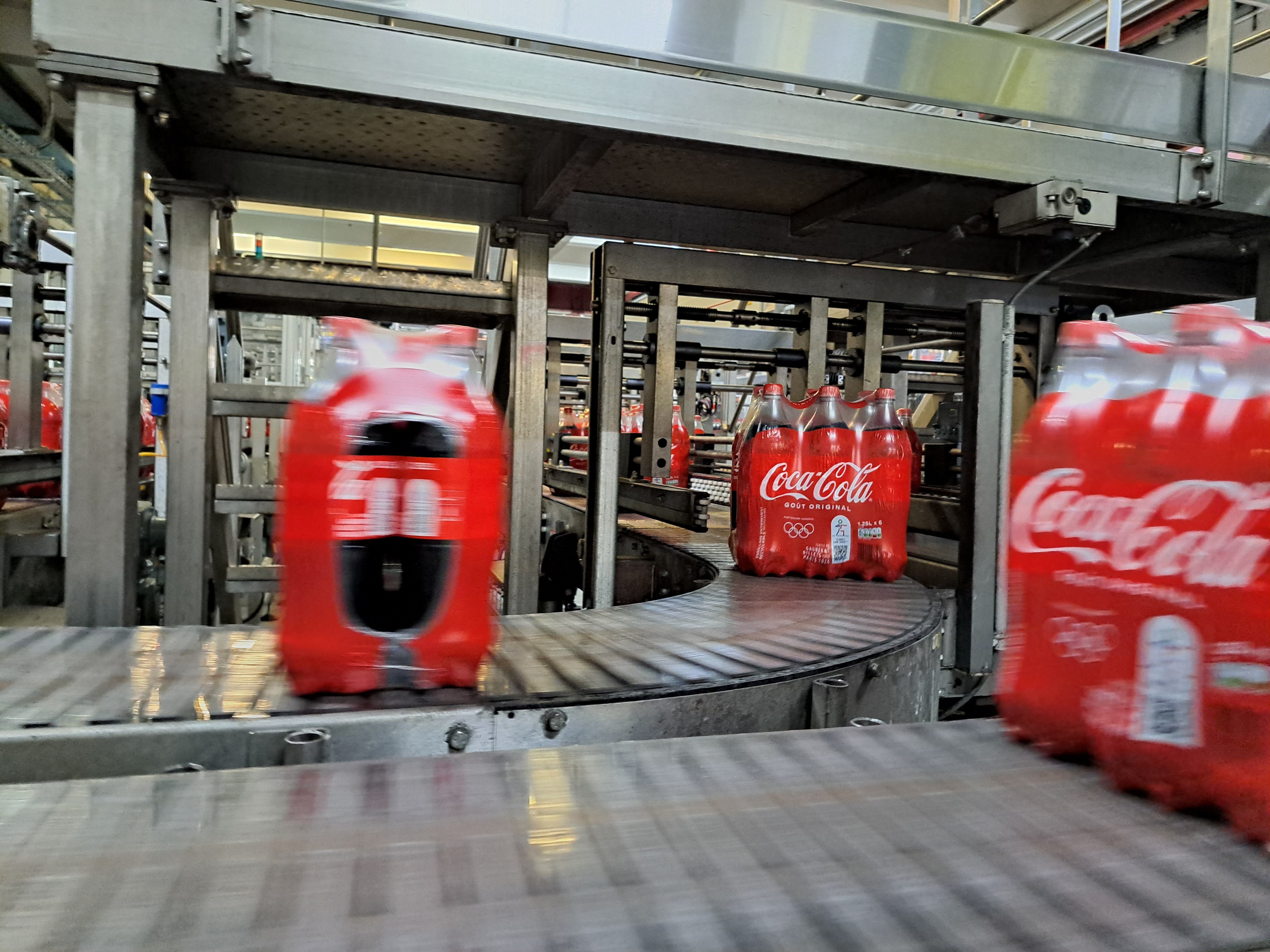 Coca-Cola a été épinglé par France Nature Environnement pour la distribution de plusieurs millions de bouteilles en plastique pendant les JO de Paris. LP/Thomas Diquattro