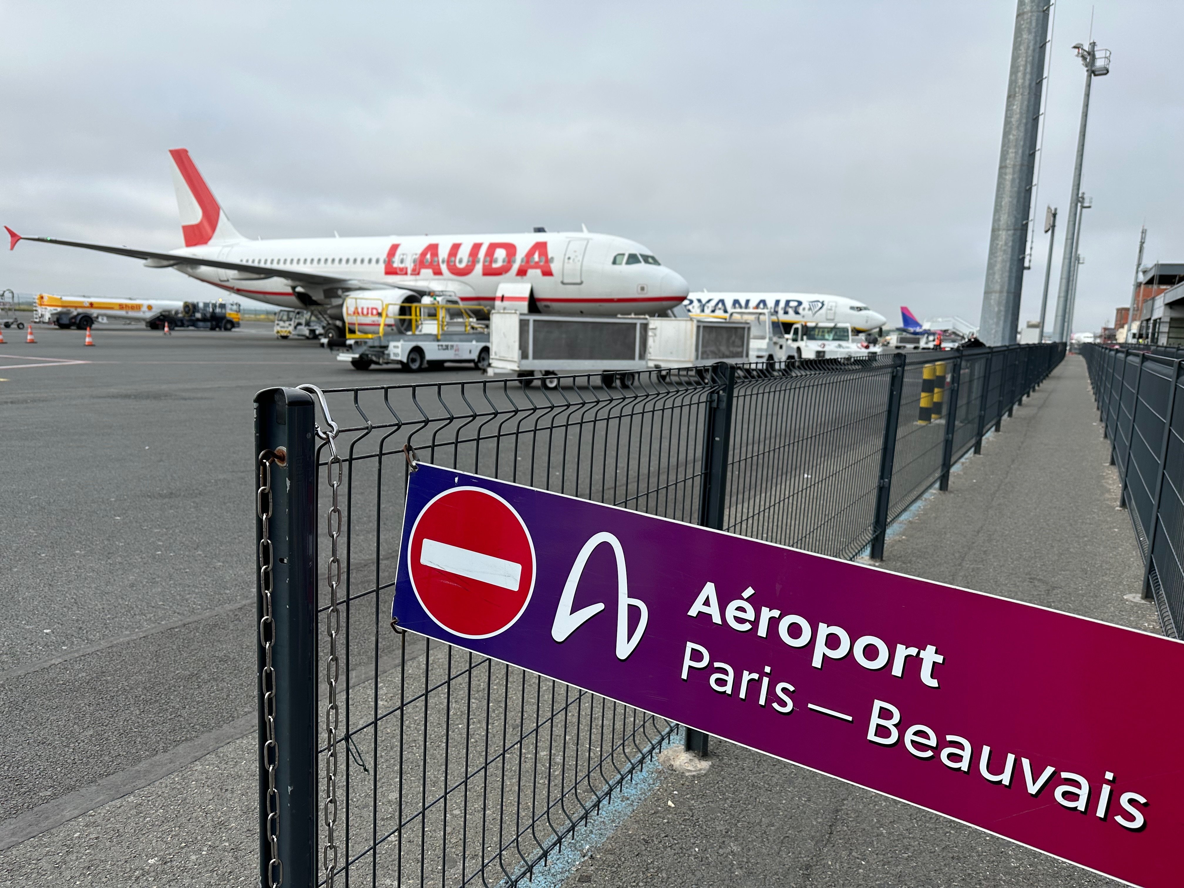 C'est aux abords de l'Aéroport de Beauvais-Tillé dans Oise que deux militants d'un mouvement écologiste ont été arrêtés pour un tag hostile à la hausse du trafic aérien de l'aéroport (photo d'illustration)/ LP/P/A
