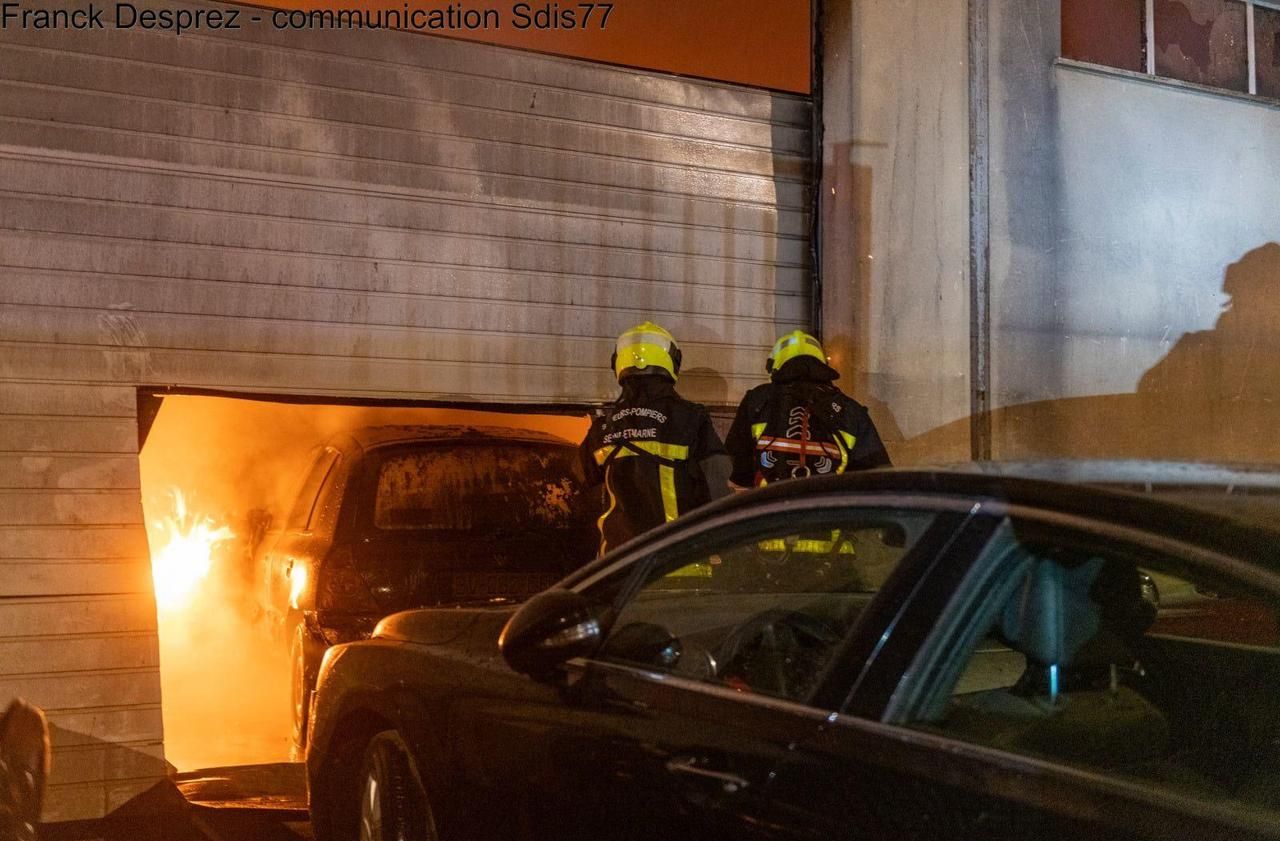 <b></b> Chelles, mardi 30 mars 2021. Une soixantaine de pompiers ont été mobilisés pour maîtriser l'incendie qui a ravagé un garage automobile.