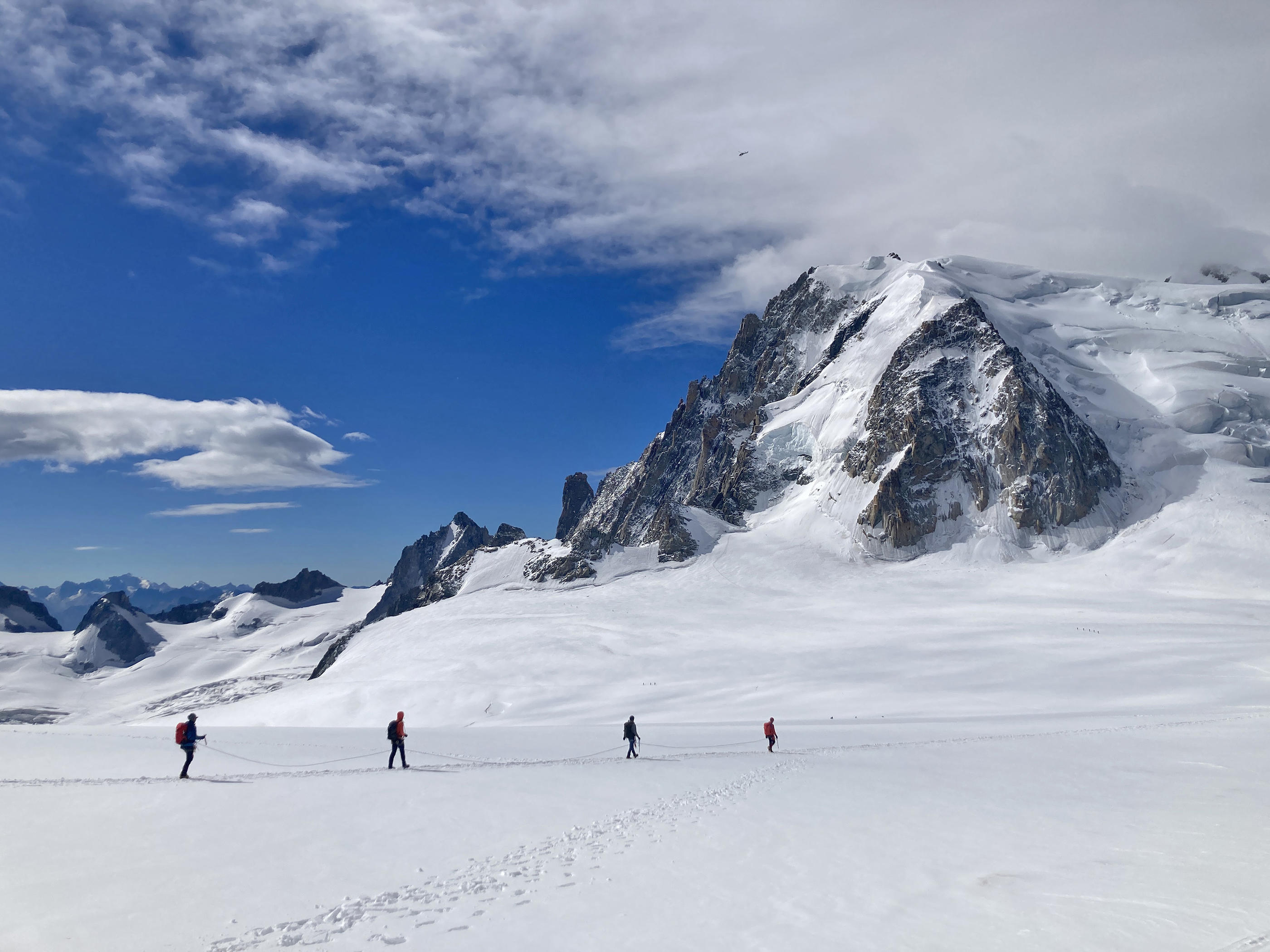 « Échappées Belles » nous fait grimper vers les sommets des Alpes le temps d’un week-end. FTV/Bo Travail !/D. Bensaad
