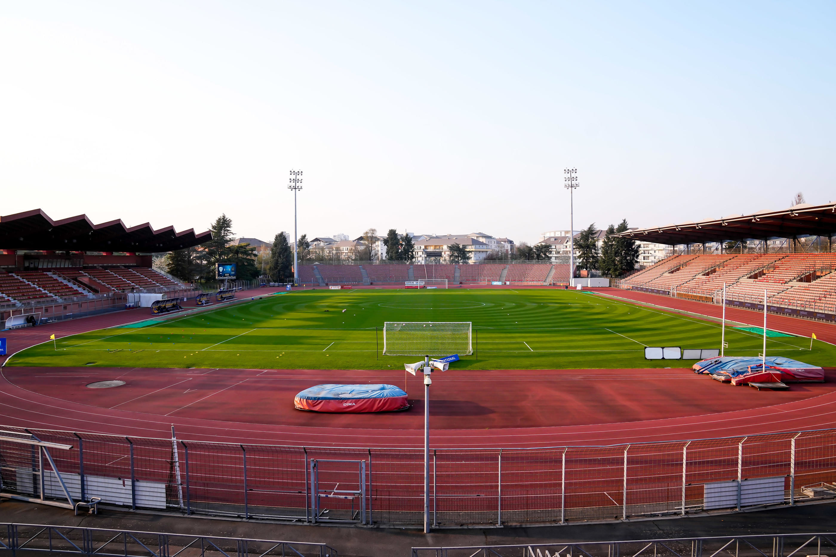 Le parcours de la flamme dans le Val-de-Marne s'achèvera devant la Maison du handball, à Créteil, avent d'embraser le chaudron situé à deux pas, au stade Duvauchelle. LP/Hugo Pfeiffer