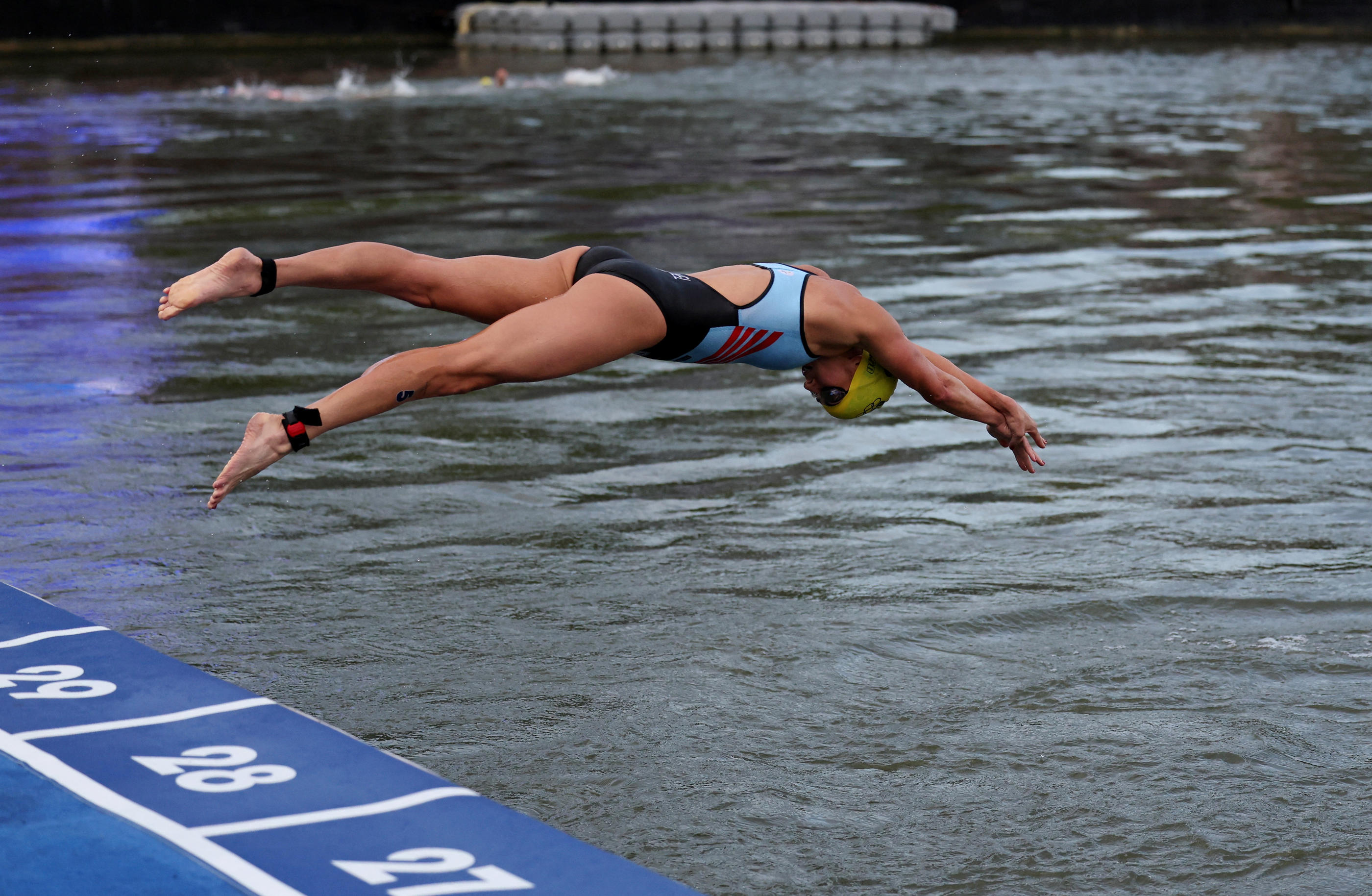 La triathlète belge Claire Michel a déclaré dimanche forfait pour l’épreuve mixte prévue ce lundi 5 août car elle est «malade», quatre jours après sa course individuelle dans la Seine. REUTERS/Lisa Leutner