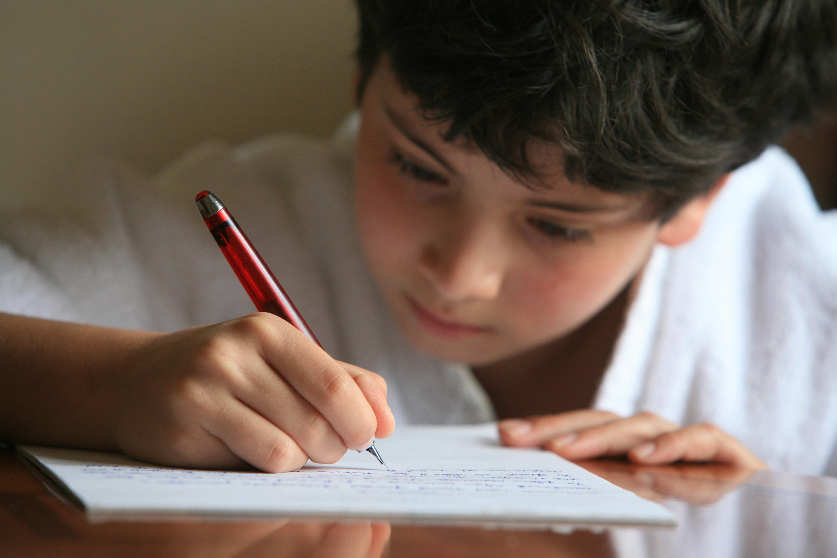 L'écriture à la main a de nombreuses vertus pour les enfants, notamment celle de faciliter la mémorisation. (Illustration) Philippe Lissac
