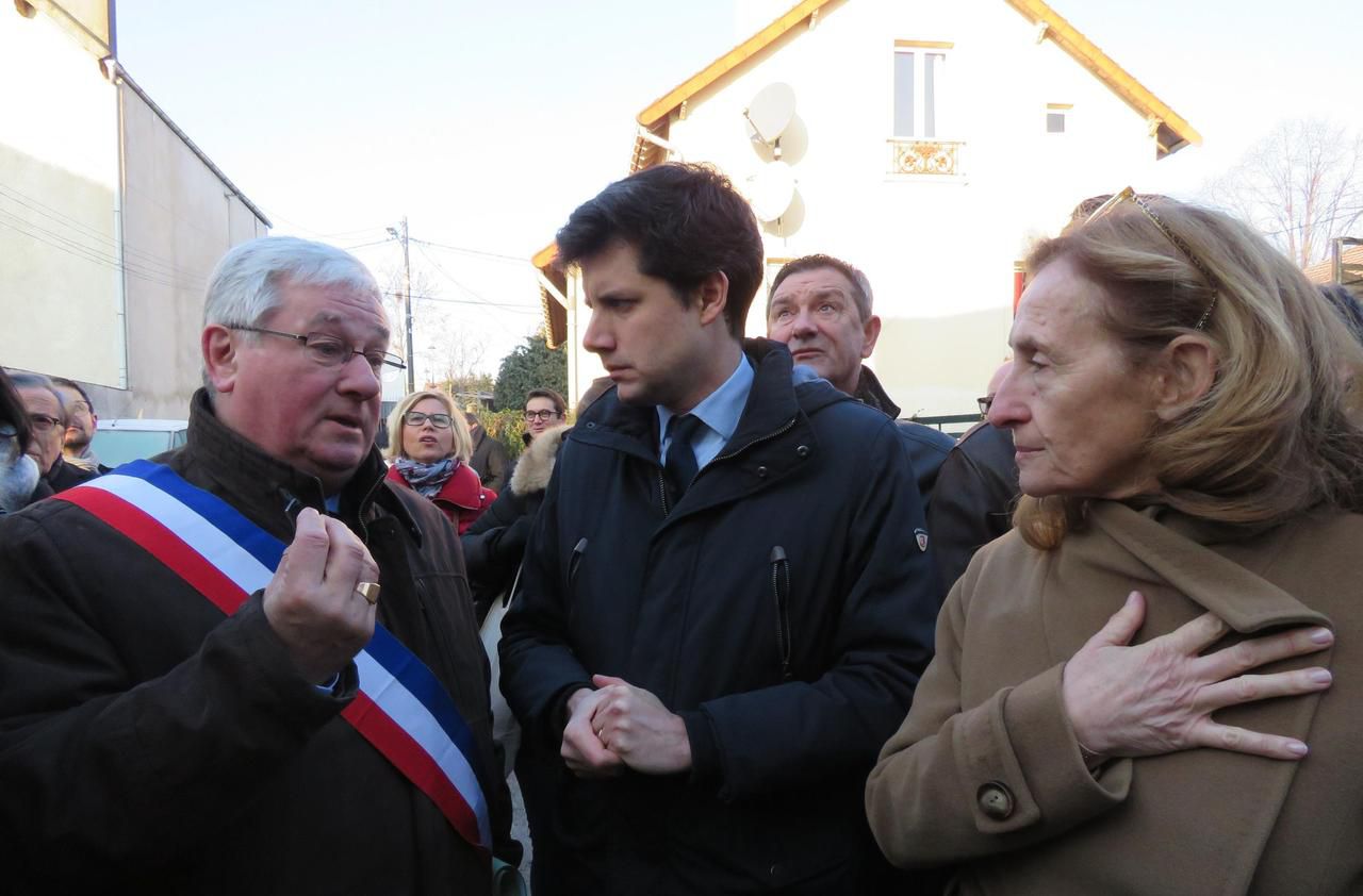 Michel Fourcade (à gauche), ici en janvier 2019 lors d'un déplacement de Julien Denormandie et Nicole Belloubet, alors ministre de la Ville et du Logement et garde des Sceaux, est maire de Pierrefitte depuis 2008. LP/N.R.