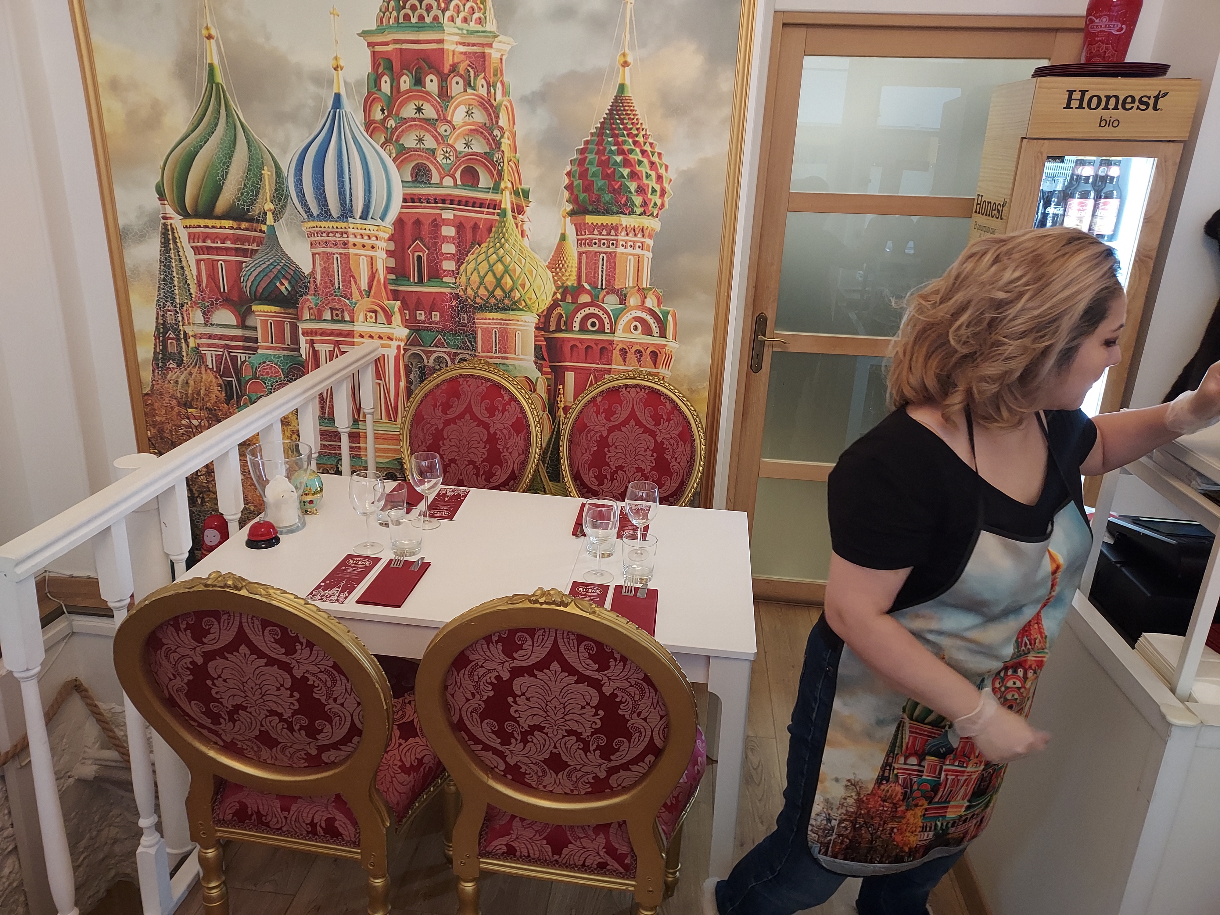 Pour Joe, la cheffe de La Table des Russes, restaurant du village d’Auteuil (XVIe) installée à Paris depuis plus de 20 ans, «le peuple russe n’est pas Poutine. Poutine n’est pas le peuple russe.» LP/Céline Carez