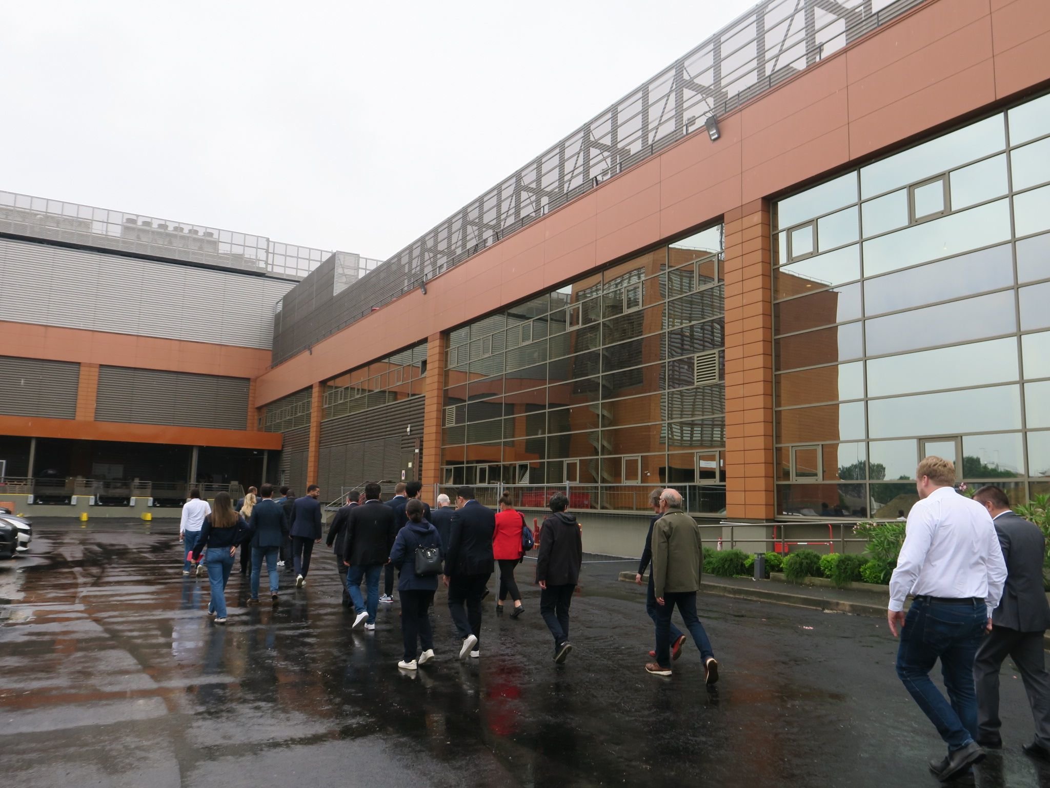 Saint-Denis (Seine-Saint-Denis), vendredi 21 juin 2024. La chaleur générée à l'intérieur de ce data center permettra de fournir gratuitement de l’eau à 28 °C durant quinze ans aux bassins du Centre aquatique olympique. LP/Anthony Lieures