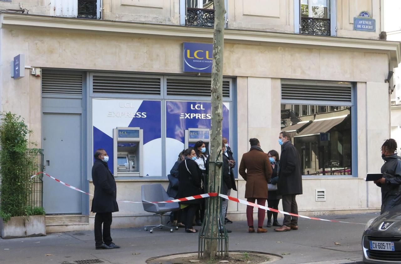 <b></b> Avenue de Clichy (XVIIe). L’attaque n’a fait aucun blessé mais les employés braqués avec une réplique d’arme automatique ont été très choqués.