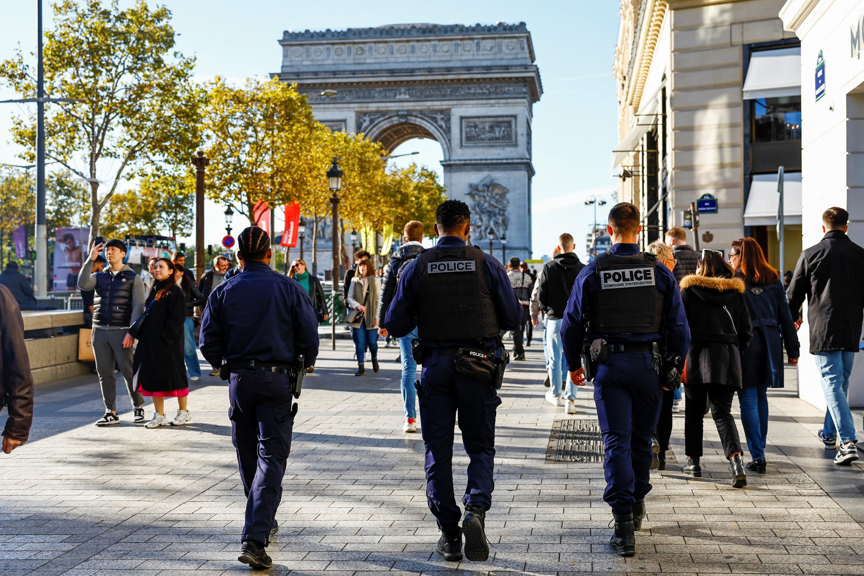 Amenée à davantage s'ouvrir aux piétons dans les prochaines années, l'avenue des Champs-Élysées évoque chez certains un sentiment d’insécurité. Reuters/Gonzalo Fuentes