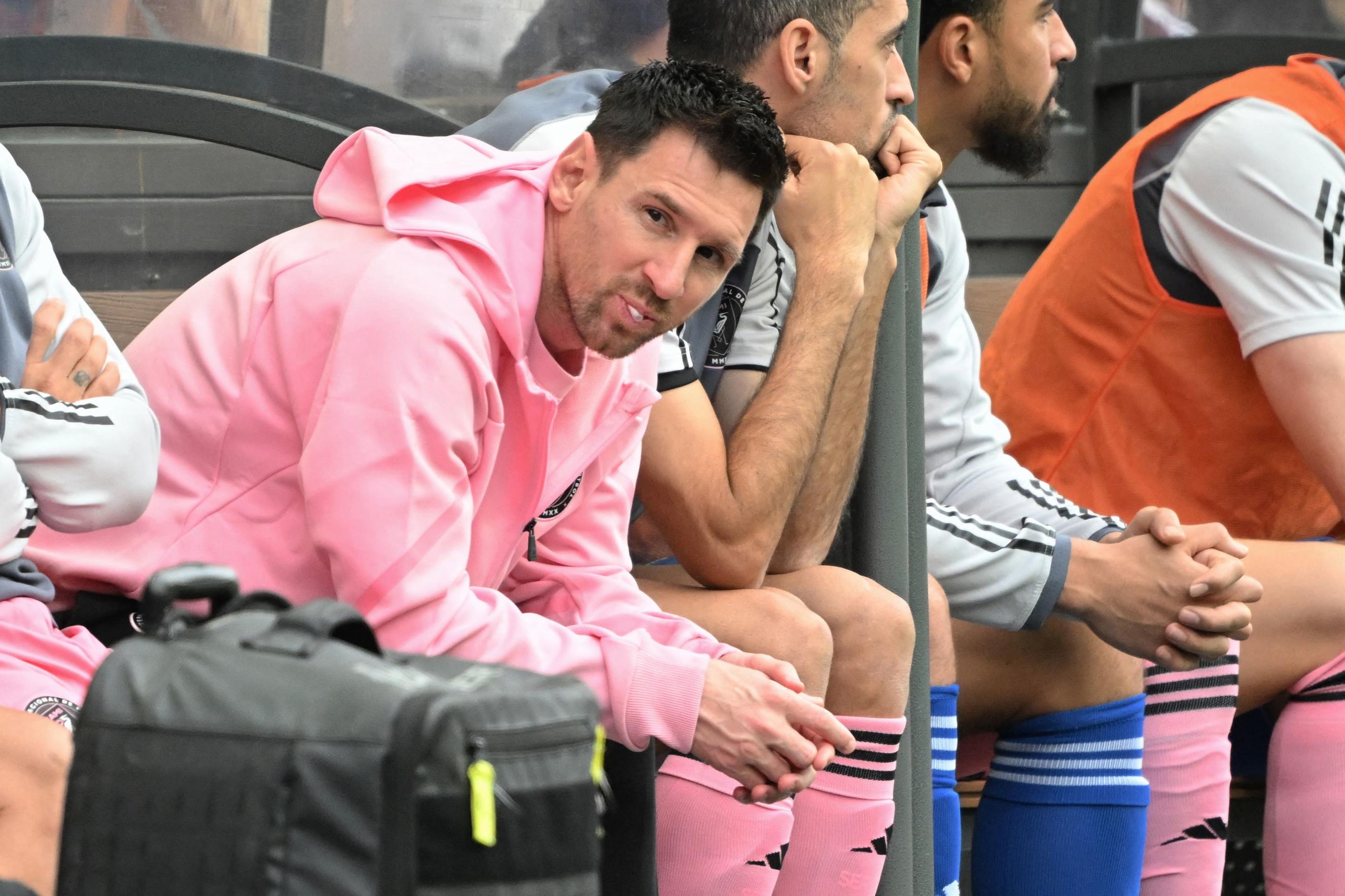 Lionel Messi était sur la banc lors de la rencontre opposant Hong Kong à l'Inter Miami, le 4 février 2024. AFP/Peter PARKS