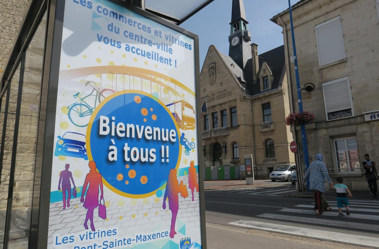 <b></b> Pont-Sainte-Maxence. Cinq panneaux indiquent désormais aux gens de passage la présence de commerces en centre-ville.