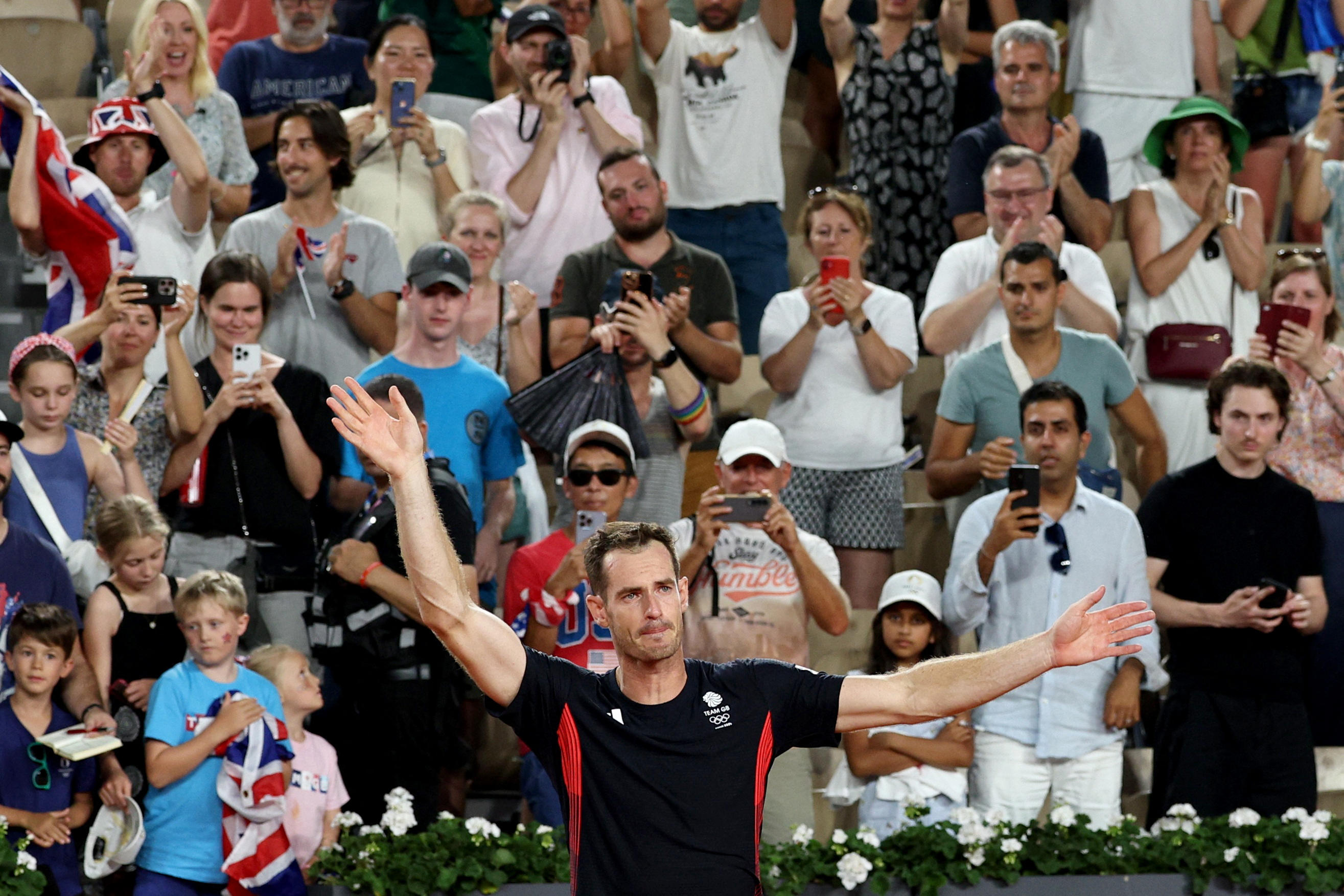 Andy Murray, très ému, au moment de quitter le court. REUTERS/Violeta Santos Moura