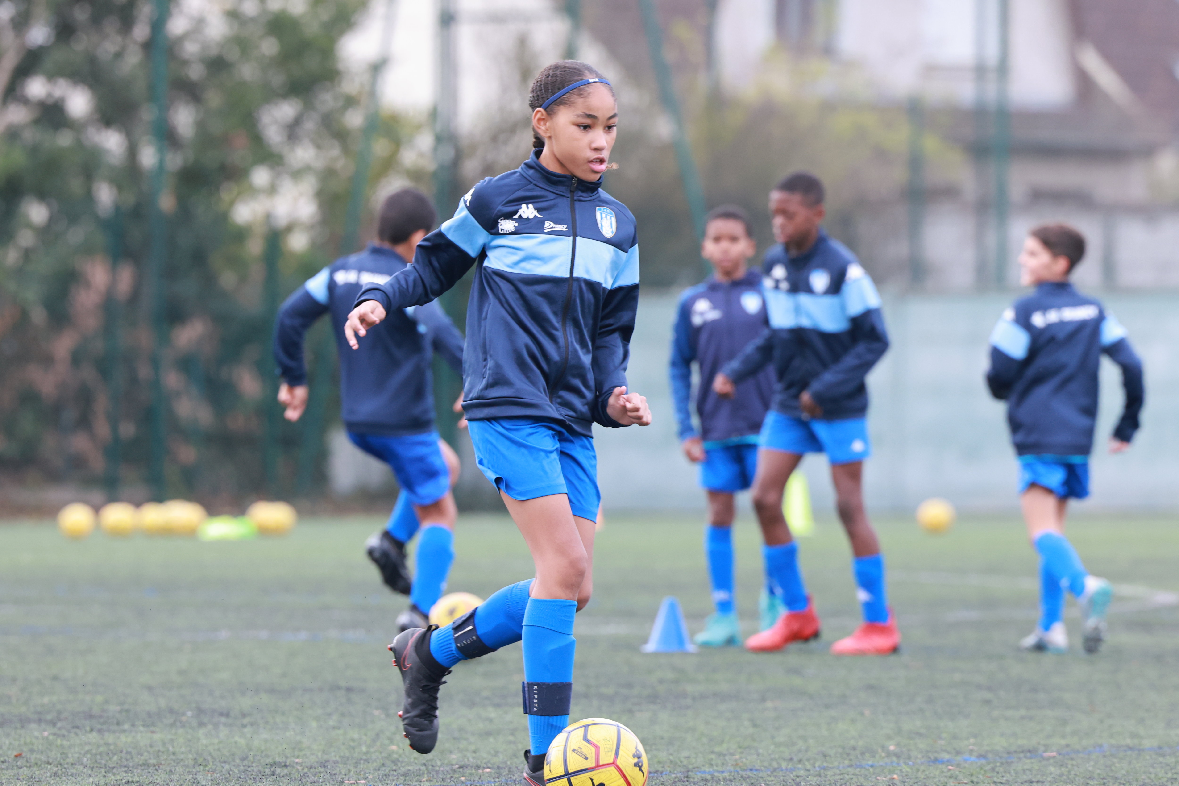 Club phare en matière de formation en Île-de-France, la JA Drancy compte quelque 500 jeunes garçons et filles dans les rangs de son école de football. LP/Philippe Lavieille