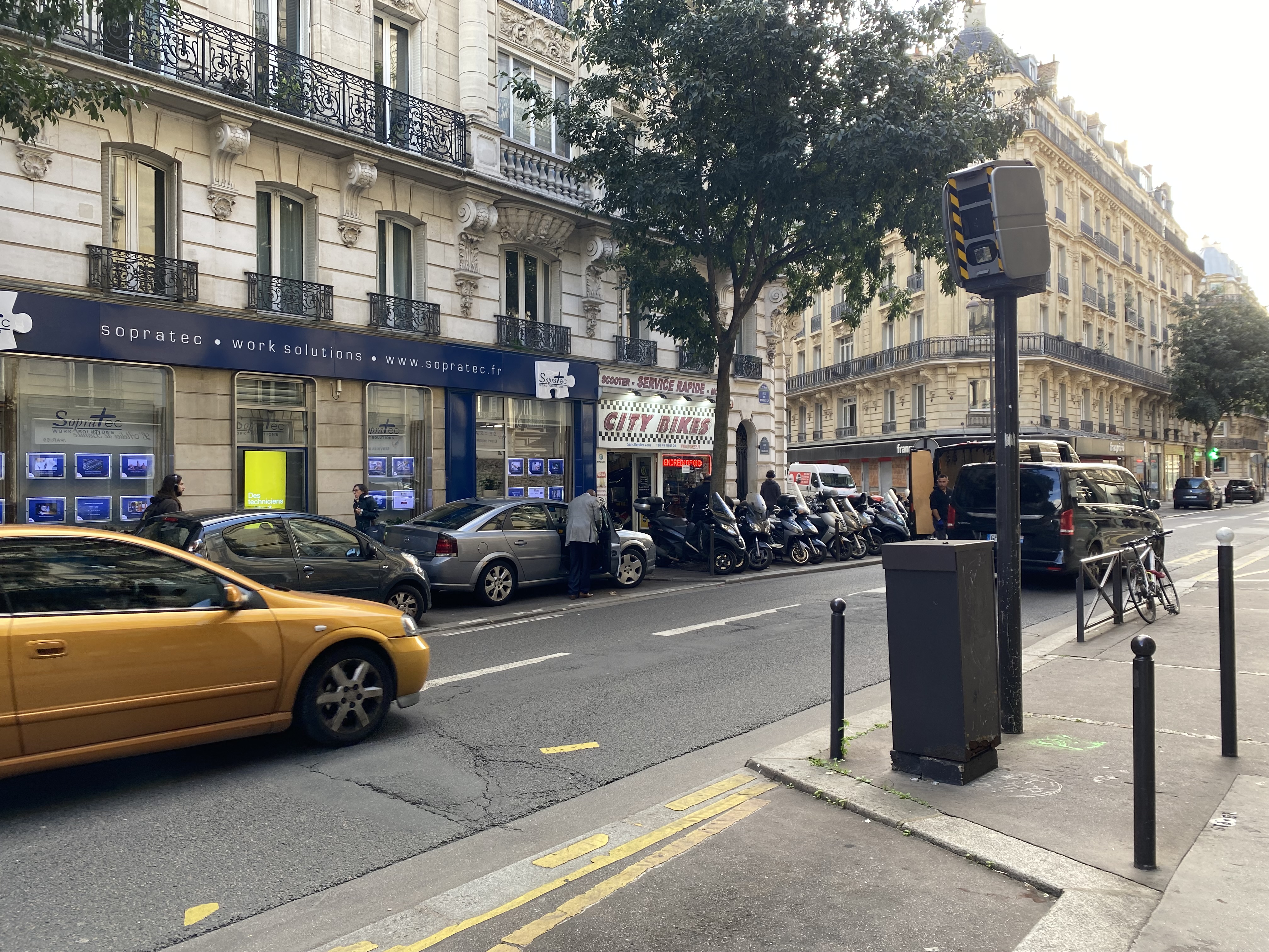 Rue de Maubeuge (Paris, IXe arrondissement, ici le 24 octobre), le « premier radar fixe de rue » de la capitale a été installé il y a un peu plus de seize ans. LP/V.H-M.
