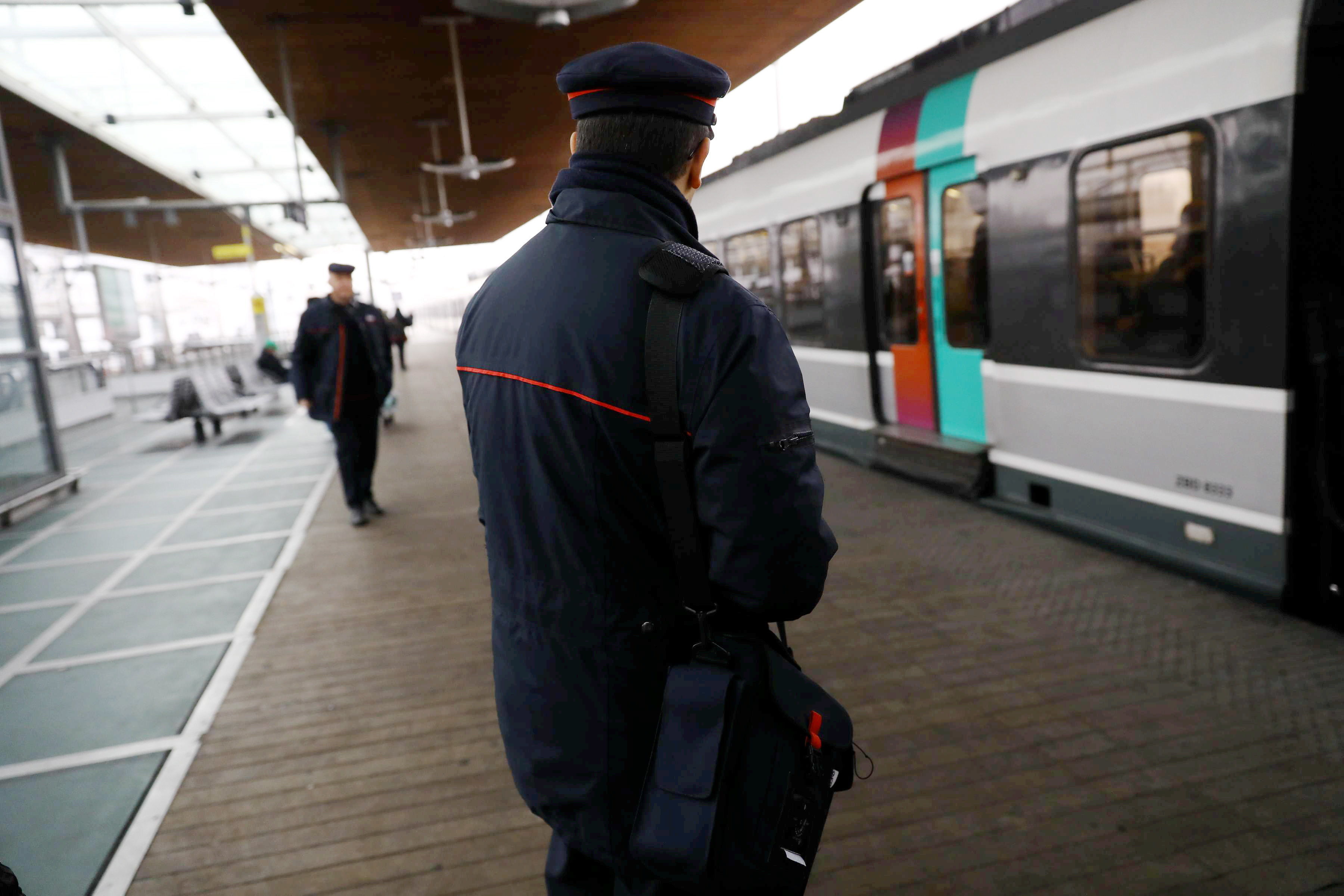 Les contrôleurs SNCF touchent une commission sur chaque amende, à condition qu’elle soit réglée sur place. D'où le zèle de certains, les primes pouvant atteindre jusqu'à quelques centaines d'euros par mois. LP/Philippe Lavieille