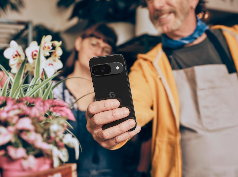 Le Pixel 9 adopte les contours déjà vus sur les iPhone. Il bénéficie des avancées de Google sur l'IA.