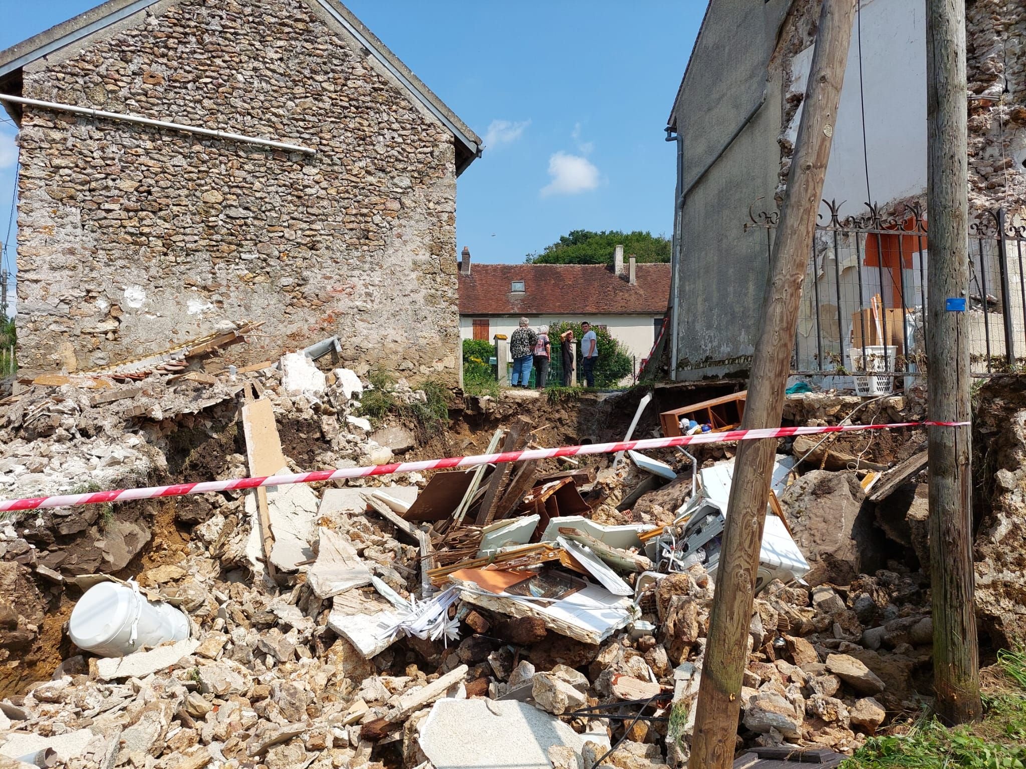 Sablonnières, le 2 août 2024. Dans cette commune qui borde la rivière Grand-Morin, en Seine-et-Marne, les dégâts sont très importants. Des maisons se sont en partie écroulées.