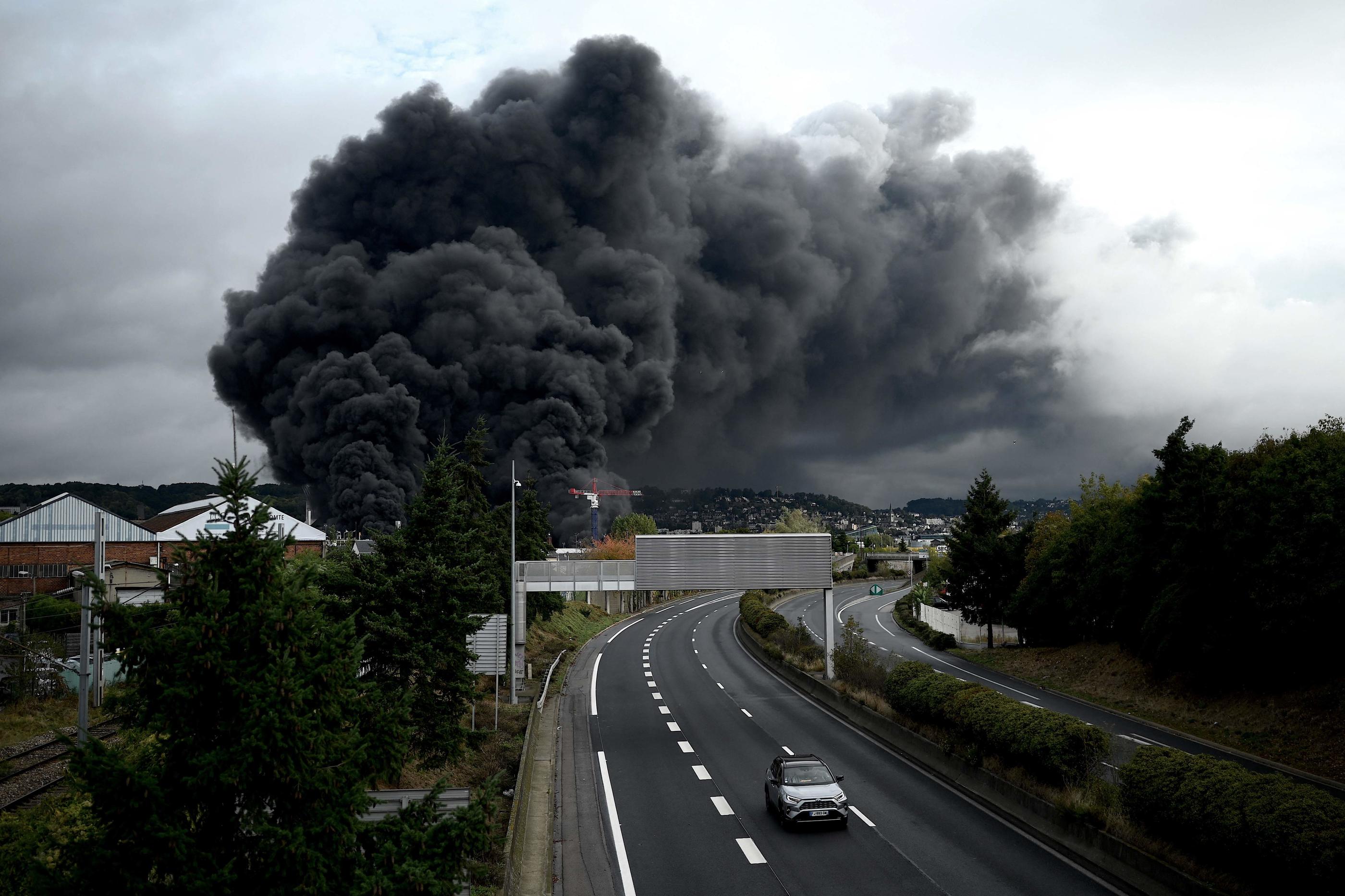 L'alerte pourra être envoyée en cas de catastrophes ou incidents dans une zone précise, comme lors de l'incendie de l'usine Lubrizol. AFP/Philippe Lopez