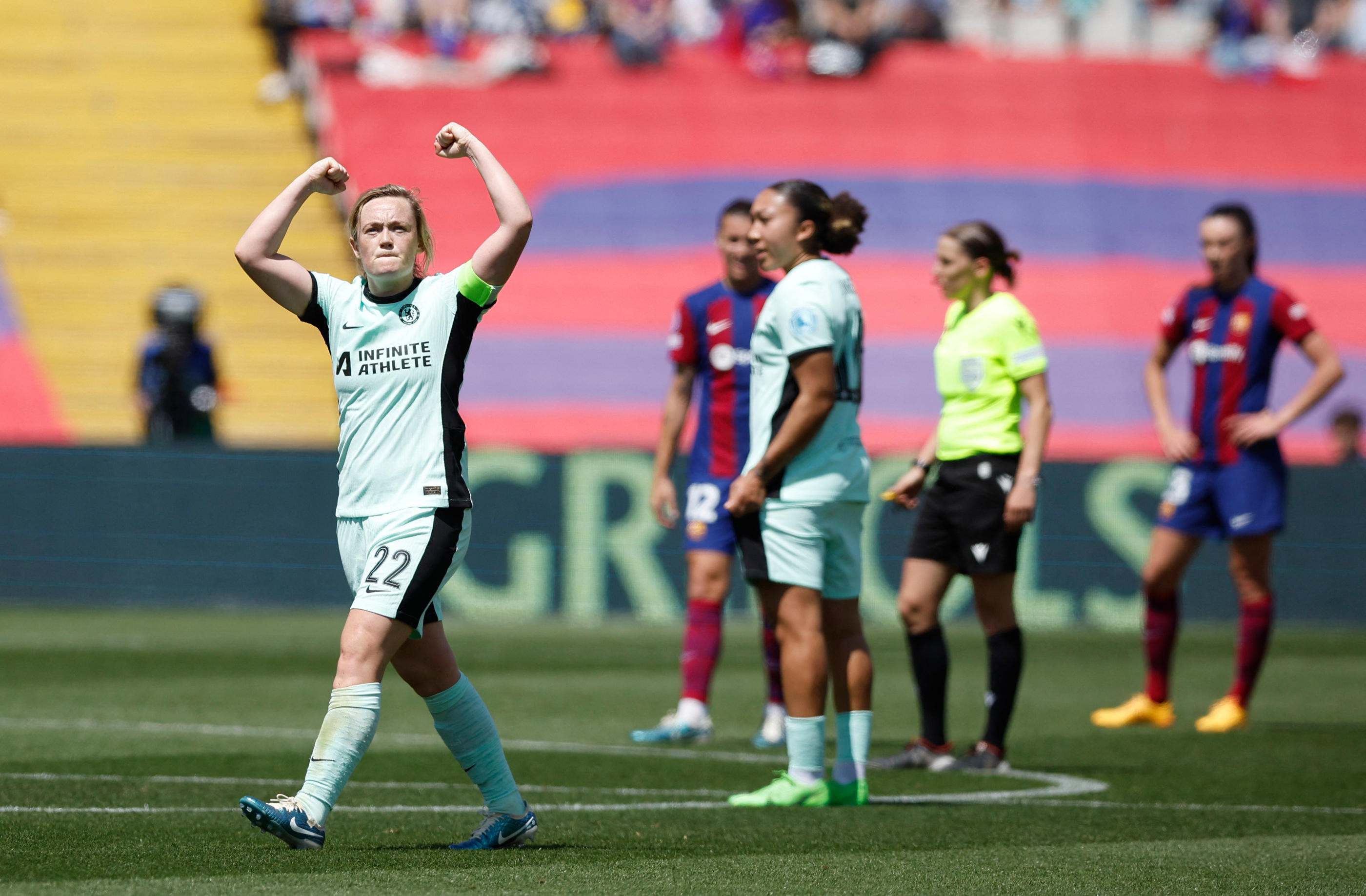 La capitaine de Chelsea Erin Cuthbert fête le but vainqueur contre le FC Barcelone ce samedi. Reuters/Albert Gea