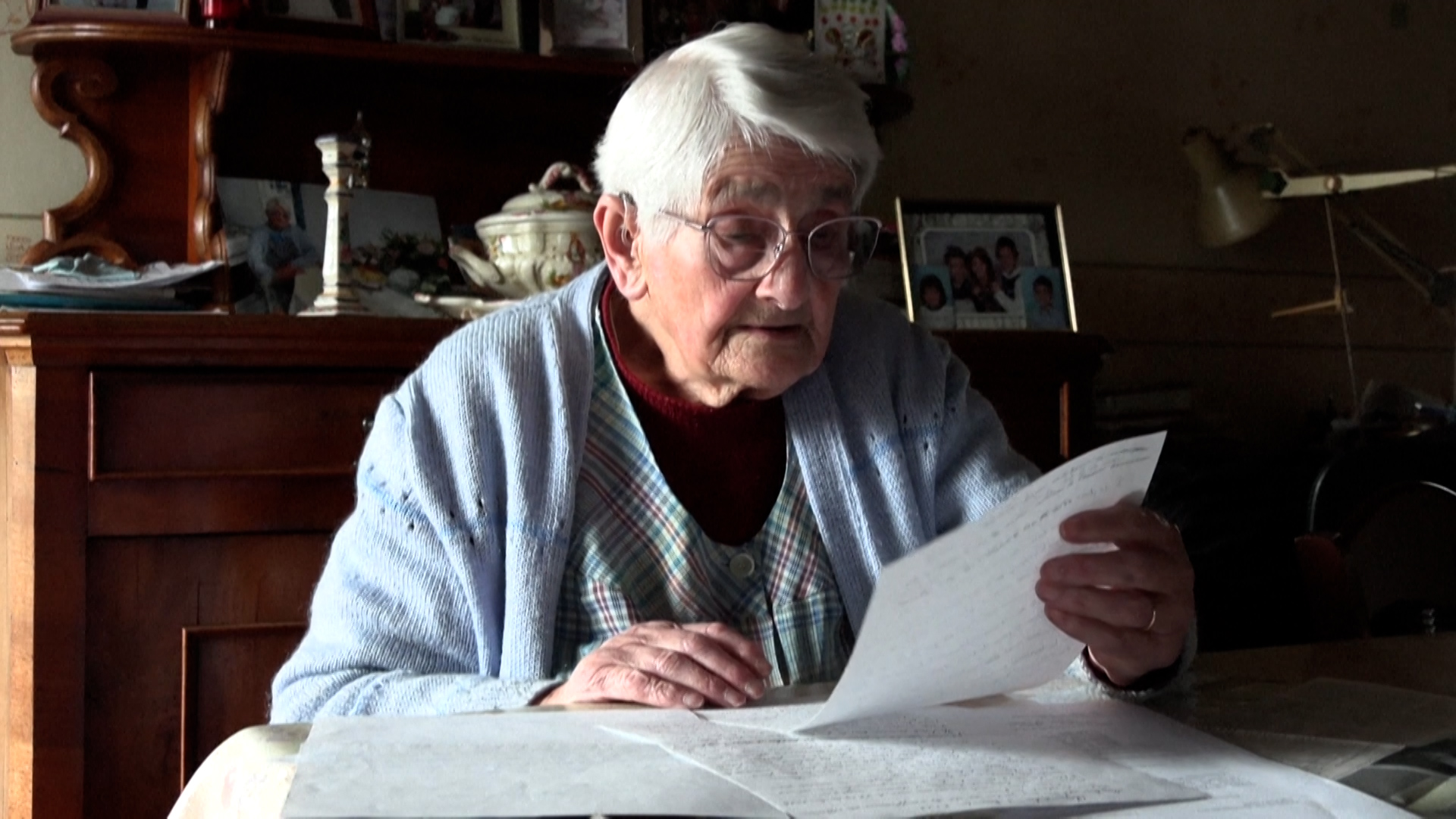 À 99 ans, Aimée sort du silence et raconte le viol de sa mère par deux soldats américains en 1944.