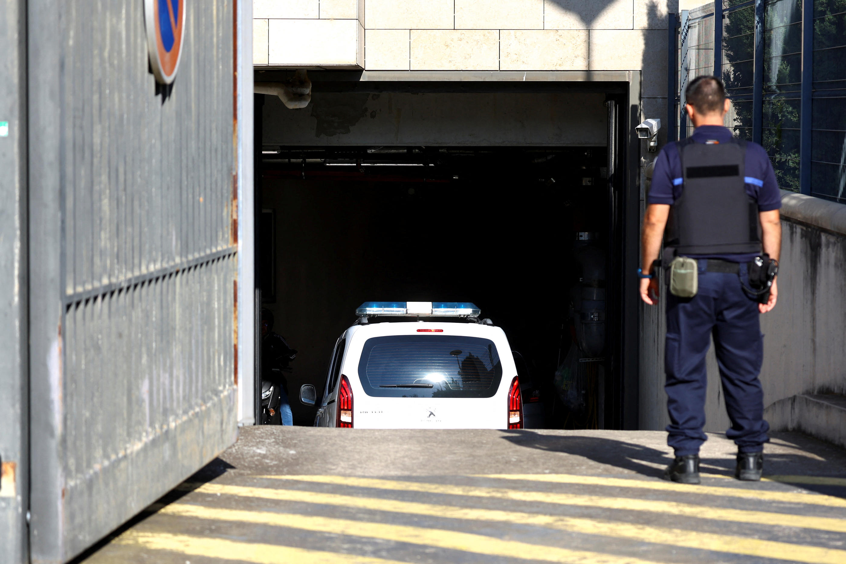 Dominique Pelicot, dont le procès a été temporairement suspendu, est jugé devant la cour d'assises du Vaucluse. REUTERS/Manon Cruz