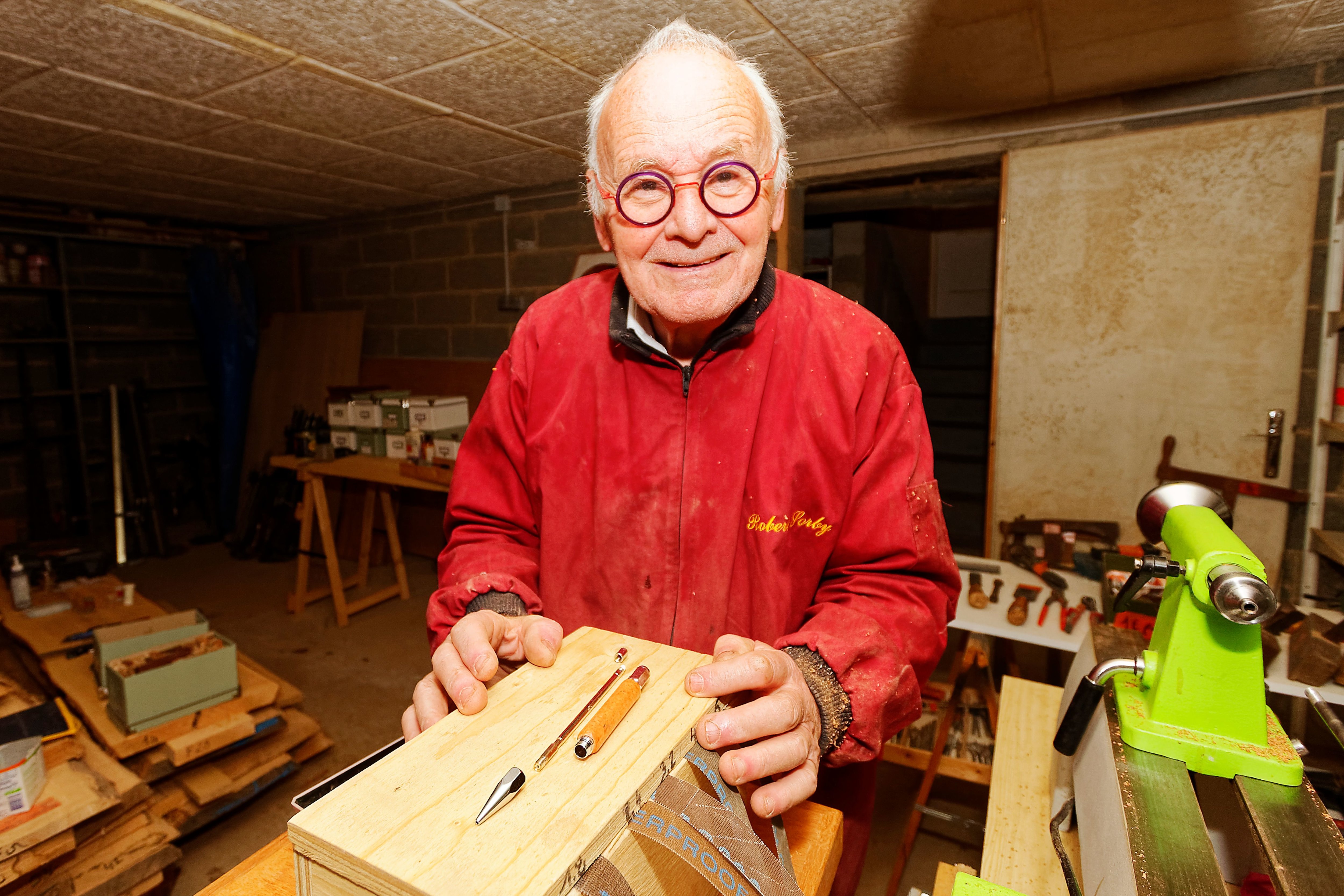 Alain, 82 ans, est le dernier fabriquant de stylos en bois de  Seine-Maritime - Le Parisien